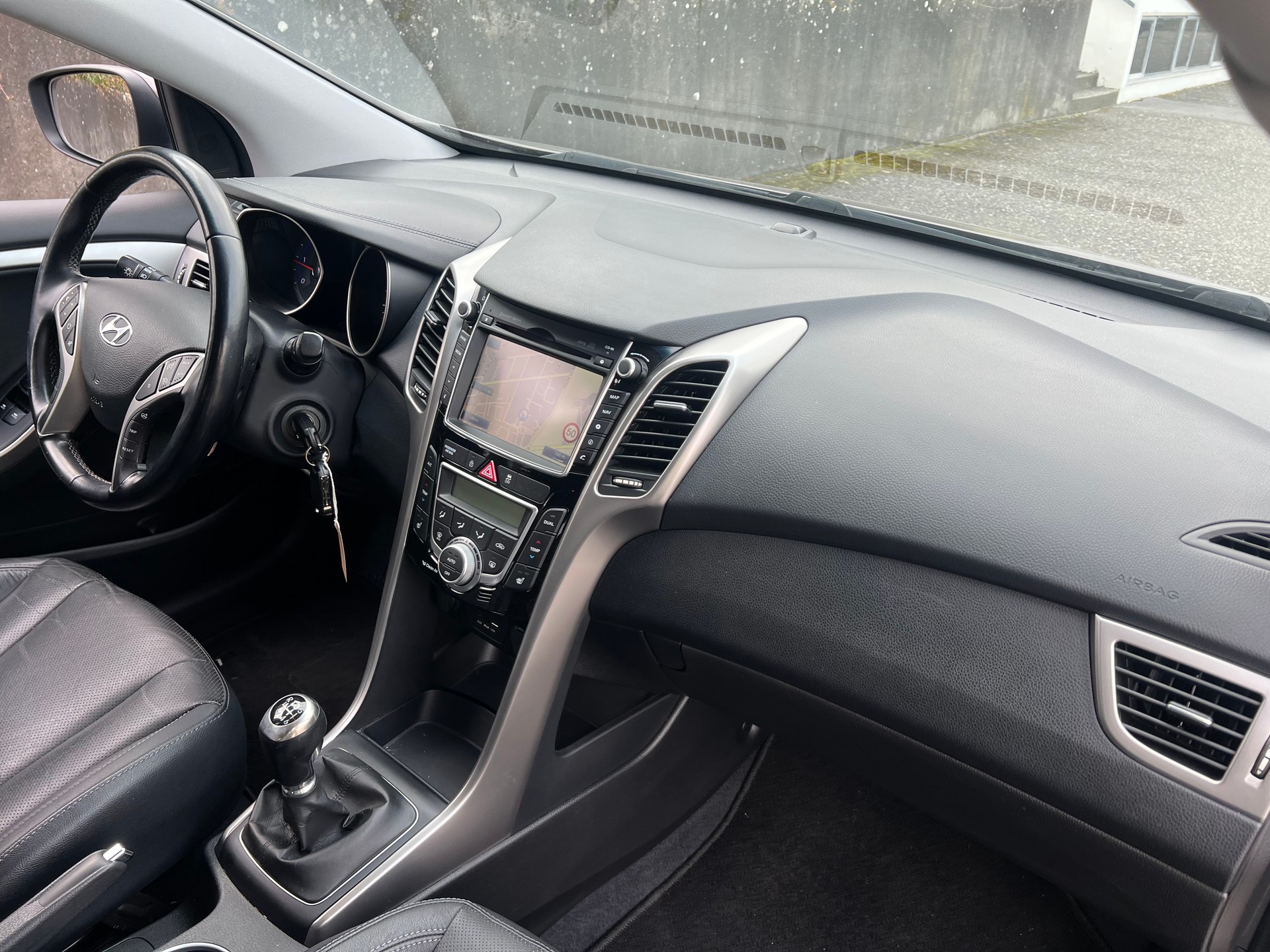 HYUNDAI i30 1.6 CRDI Vertex-image-3