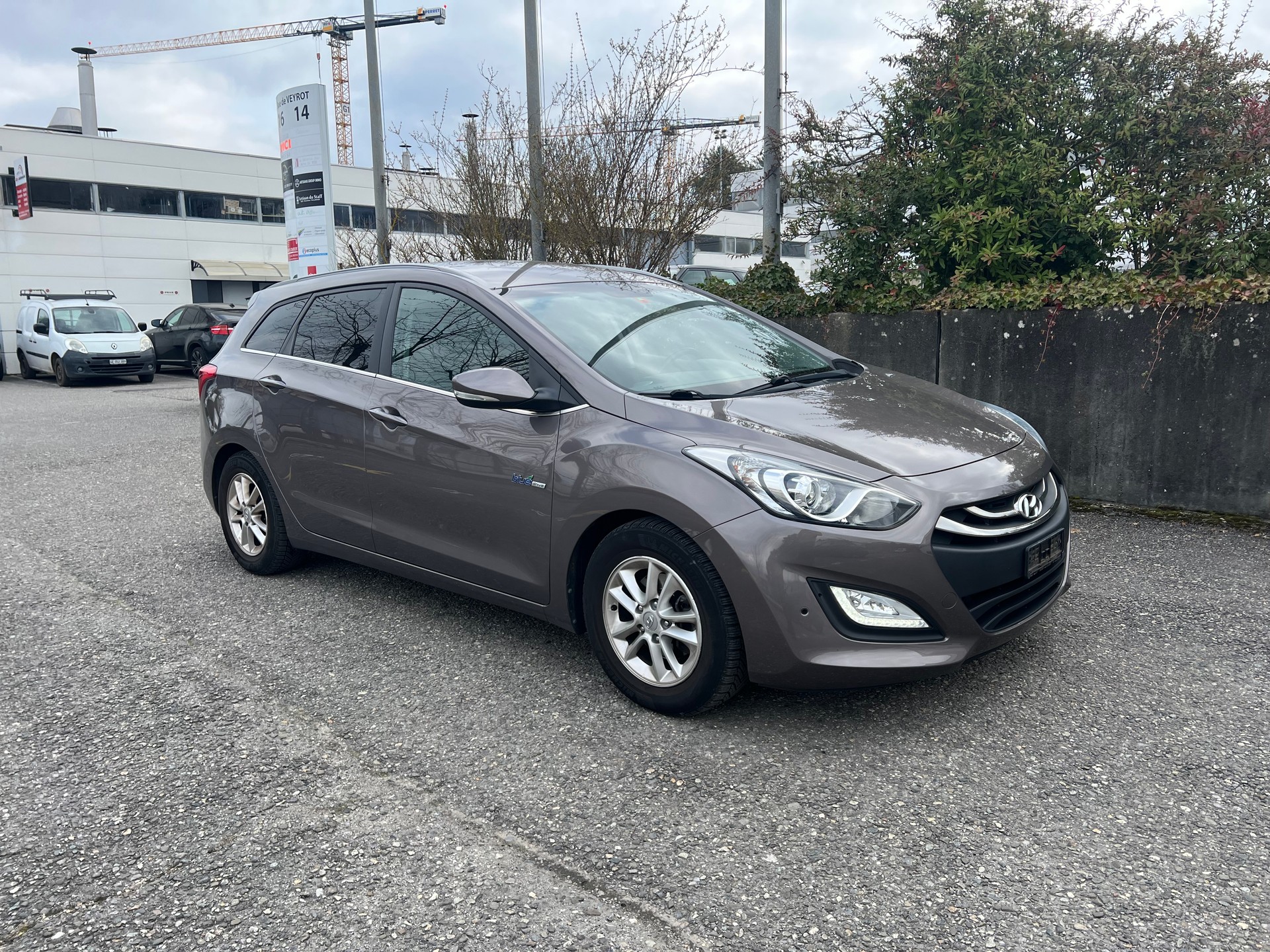 HYUNDAI i30 1.6 CRDI Vertex-image-2