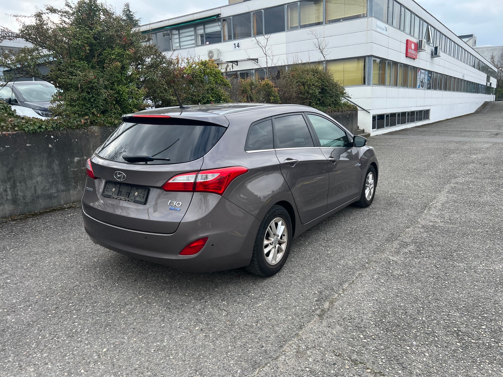 HYUNDAI i30 1.6 CRDI Vertex-image-4