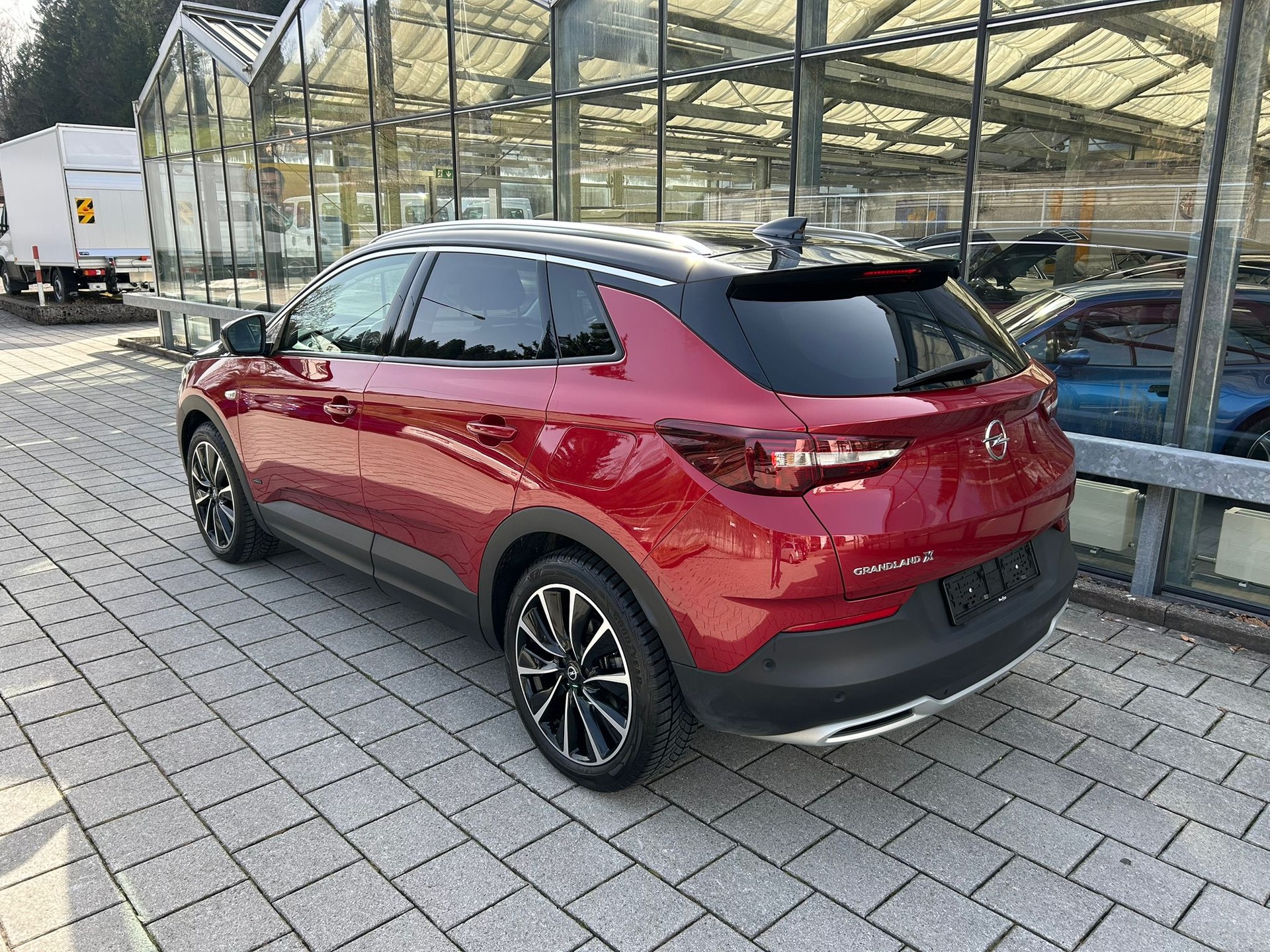 OPEL Grandland X 1.6 Hybrid4 Excellence Automatik-image-3