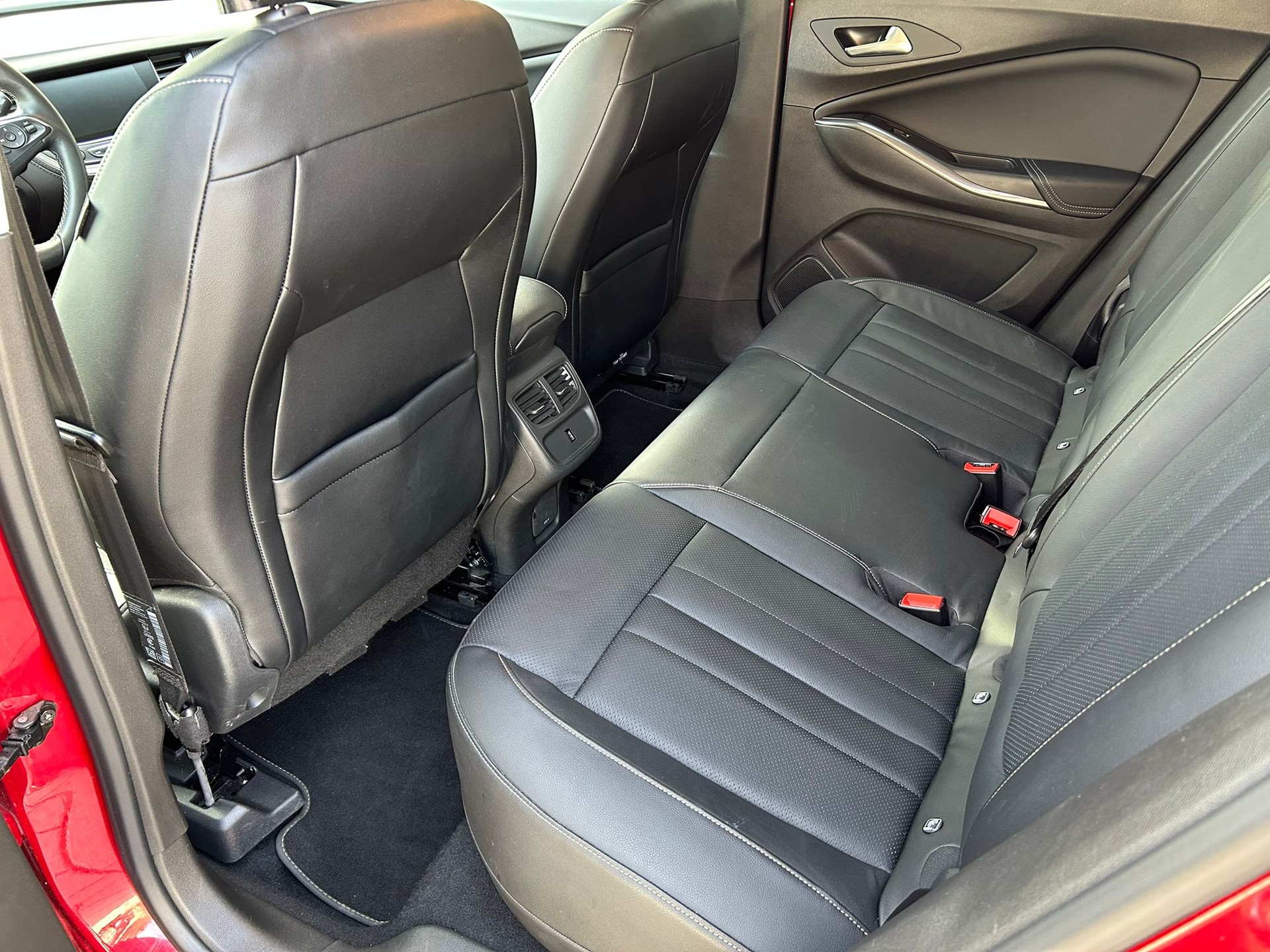 OPEL Grandland X 1.6 Hybrid4 Excellence Automatik-image-12