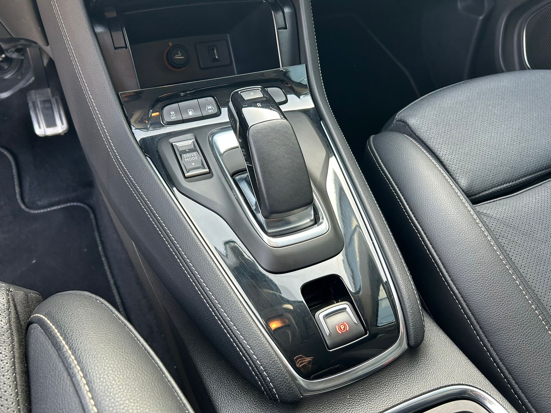 OPEL Grandland X 1.6 Hybrid4 Excellence Automatik-image-10