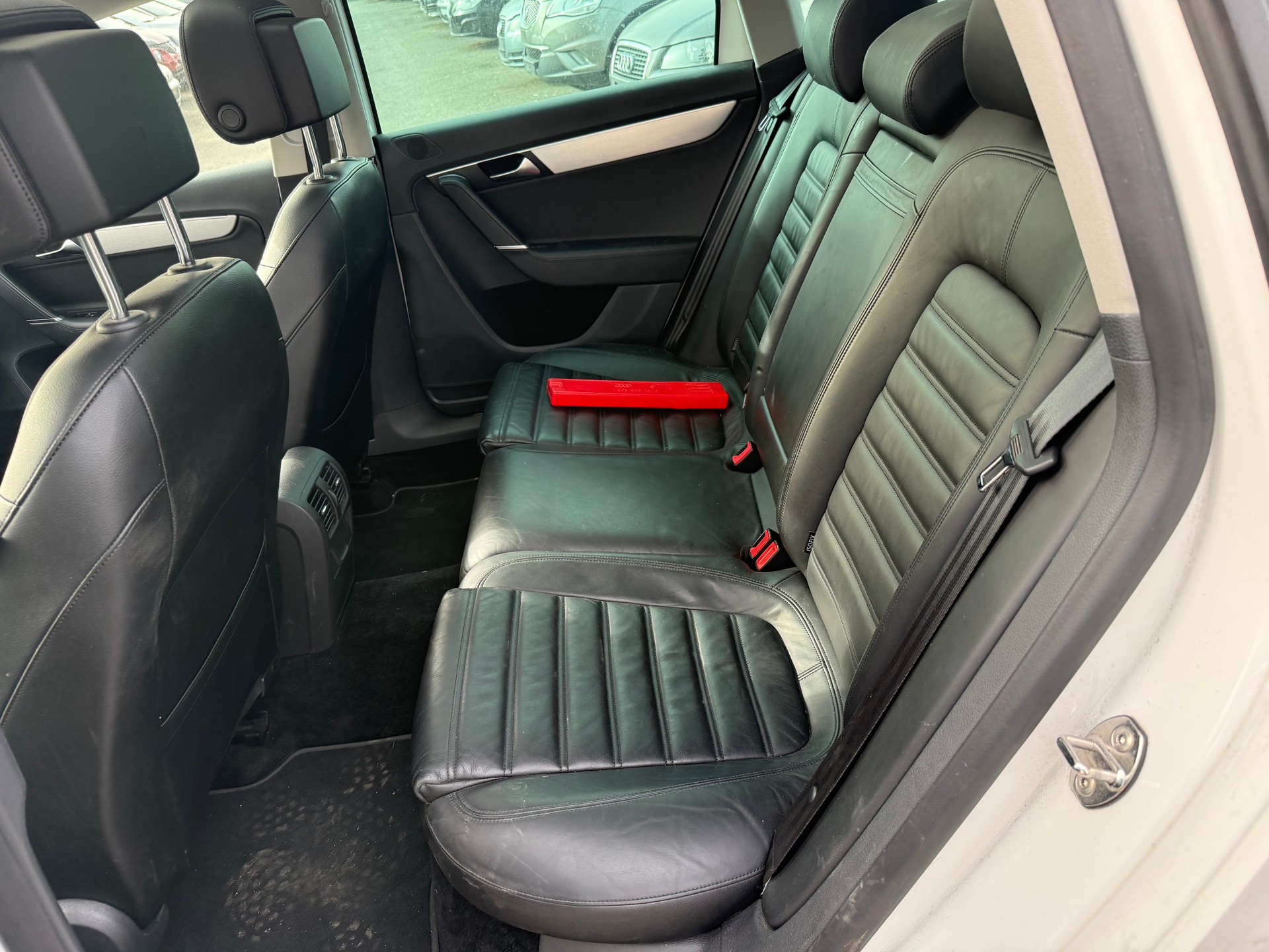 VW Passat Variant 1.8 TSI Comfortline DSG-image-8