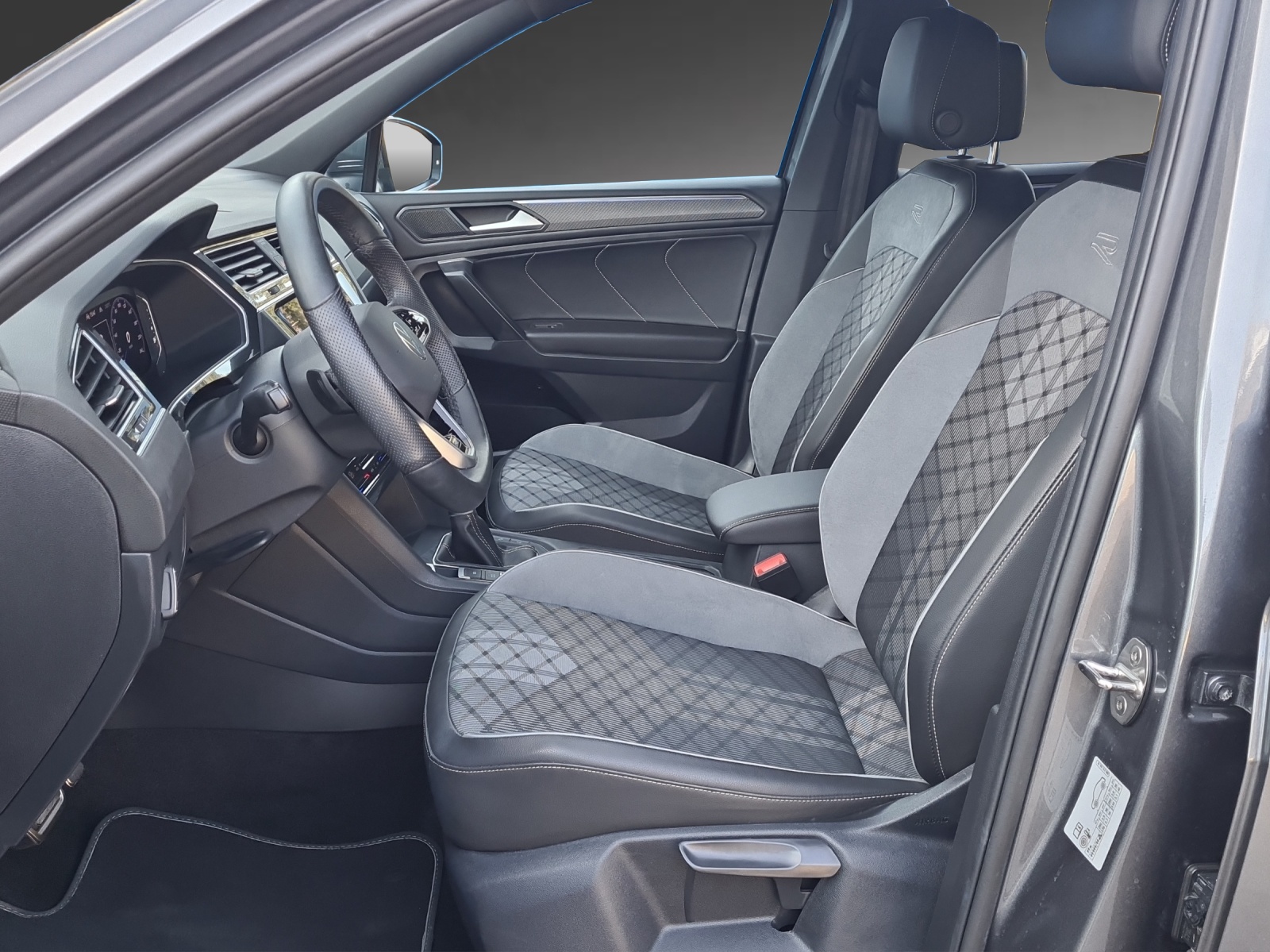 VW Tiguan Allspace 2.0TSI R-Line 4Motion DSG-image-5