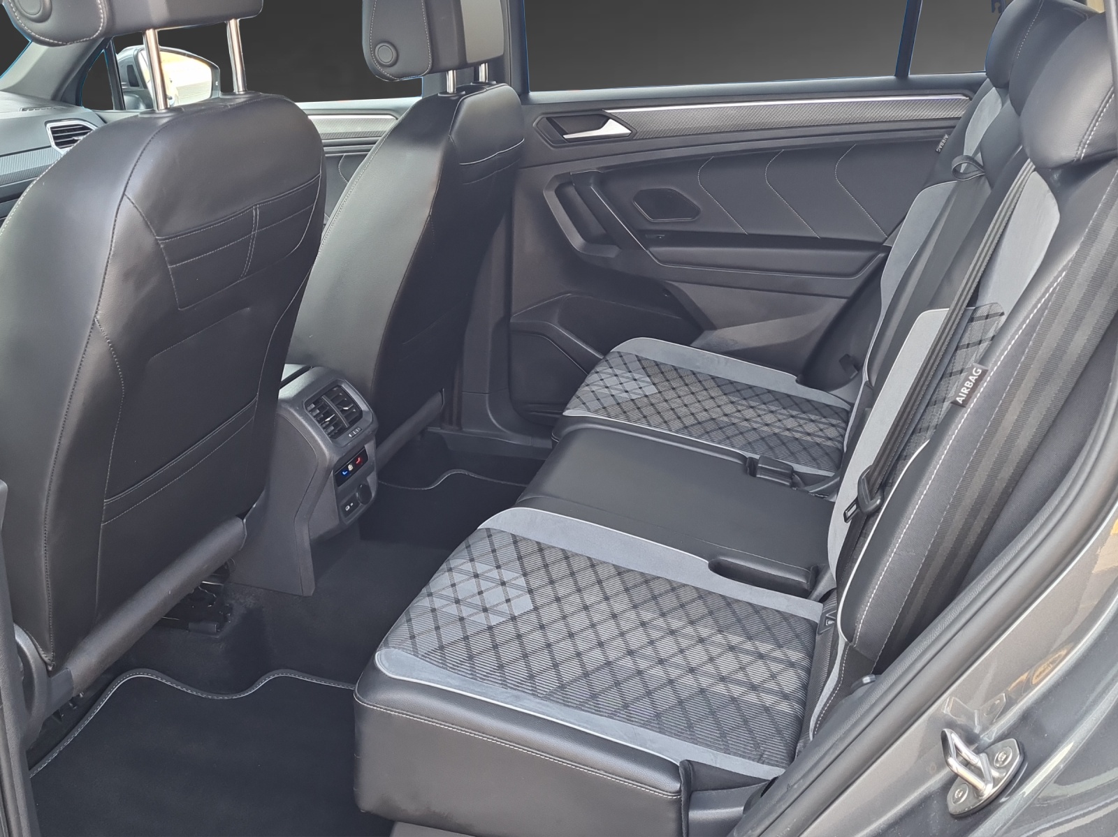 VW Tiguan Allspace 2.0TSI R-Line 4Motion DSG-image-6
