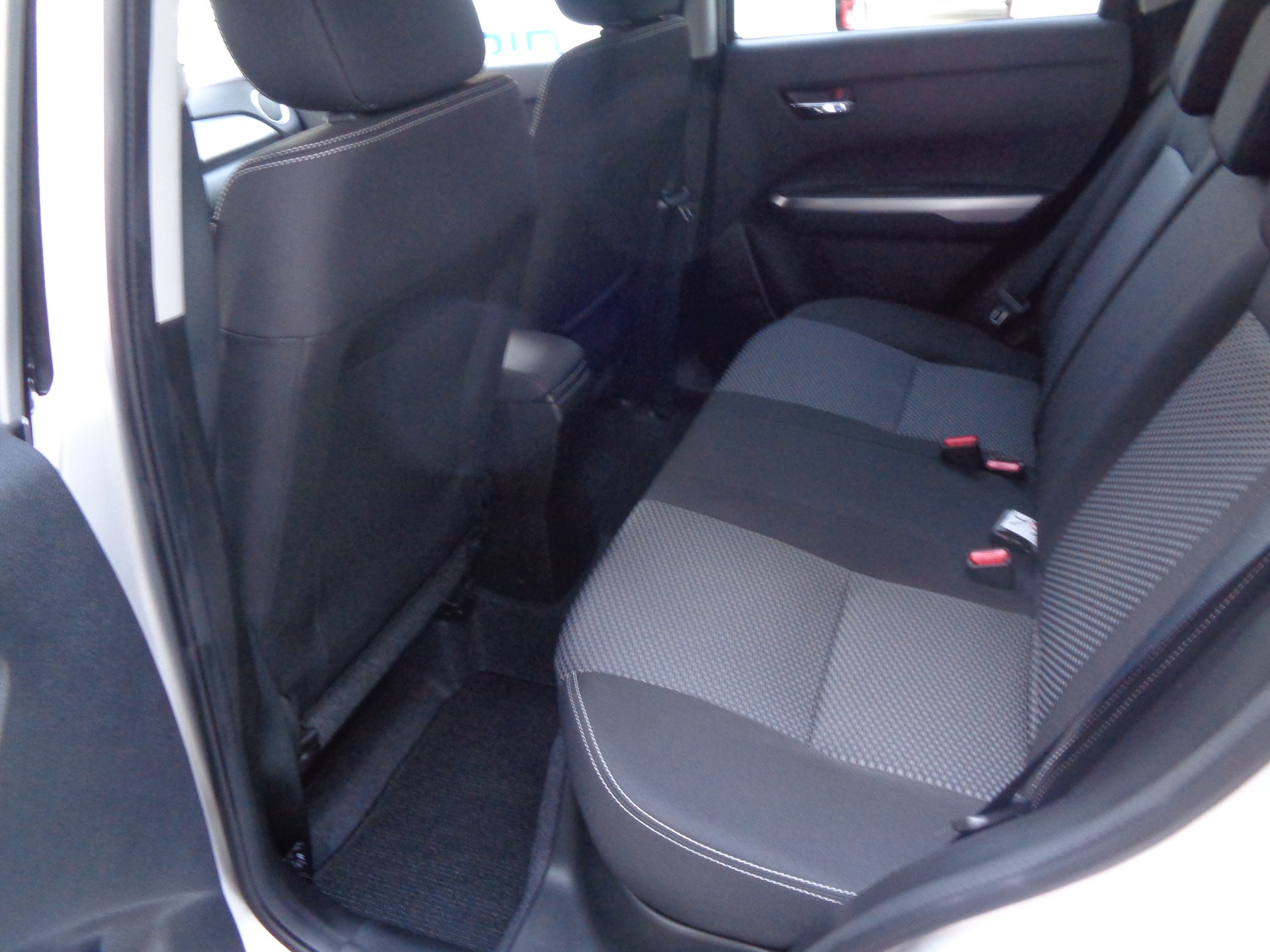 SUZUKI Vitara 1.4 Boosterjet Sakura 4x4 Hybrid Automatic-image-8