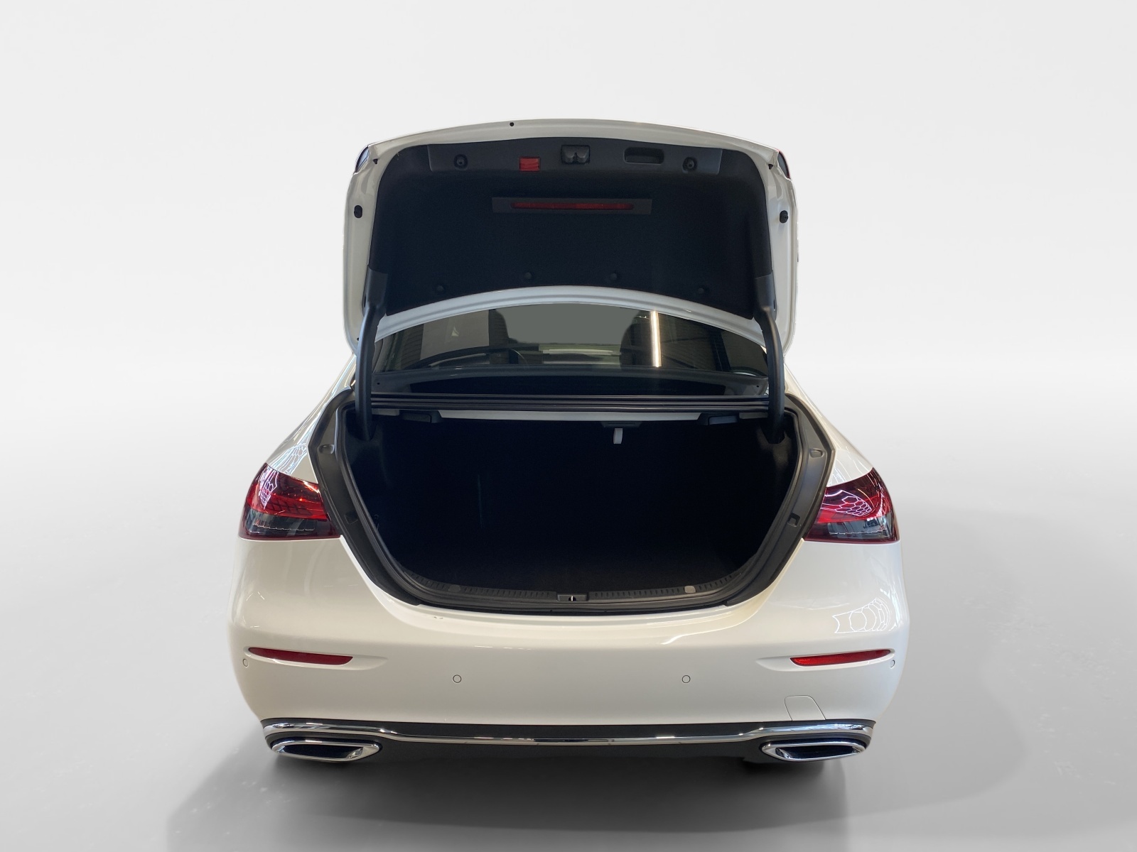MERCEDES-BENZ E 220 d Avantgarde-image-4