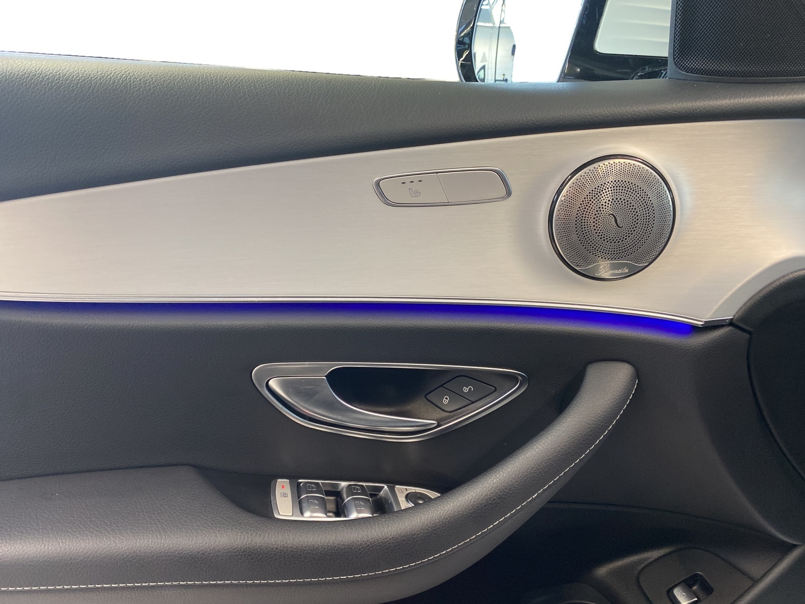 MERCEDES-BENZ E 220 d Avantgarde-image-10
