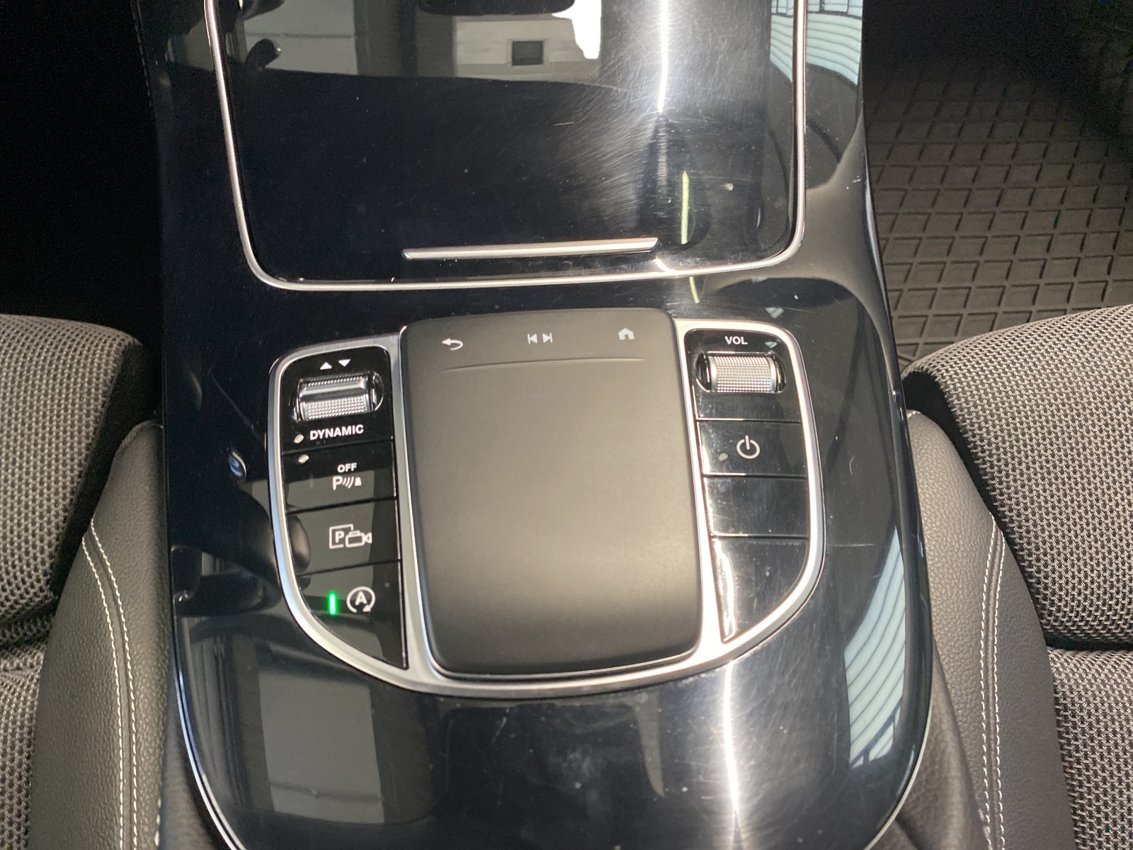 MERCEDES-BENZ E 220 d Avantgarde-image-9