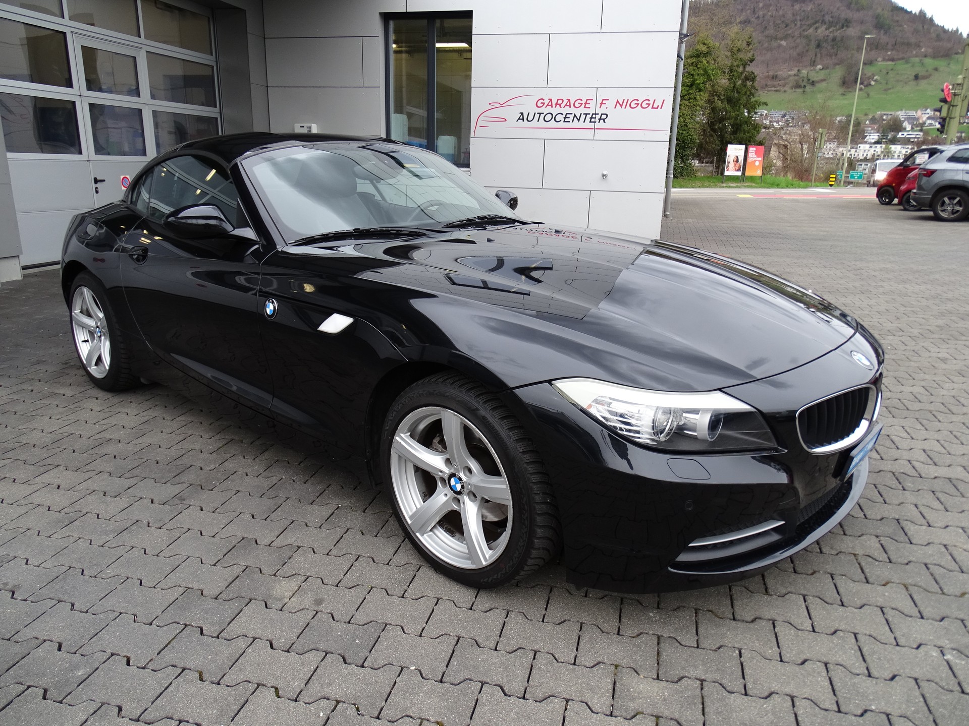 BMW Z4 sDrive20i Steptronic-showroom-element-1