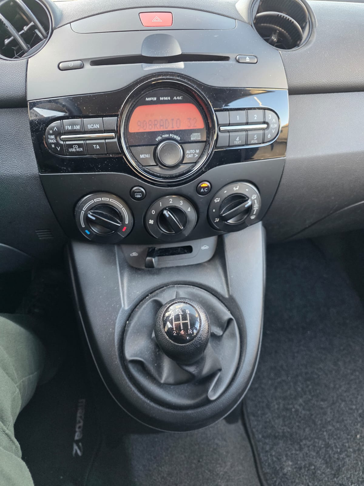 MAZDA 2 1.3i 16V Confort-image-4