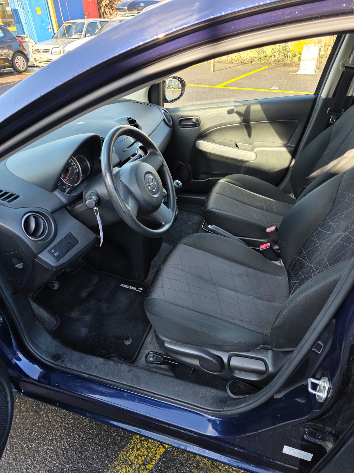 MAZDA 2 1.3i 16V Confort-image-5