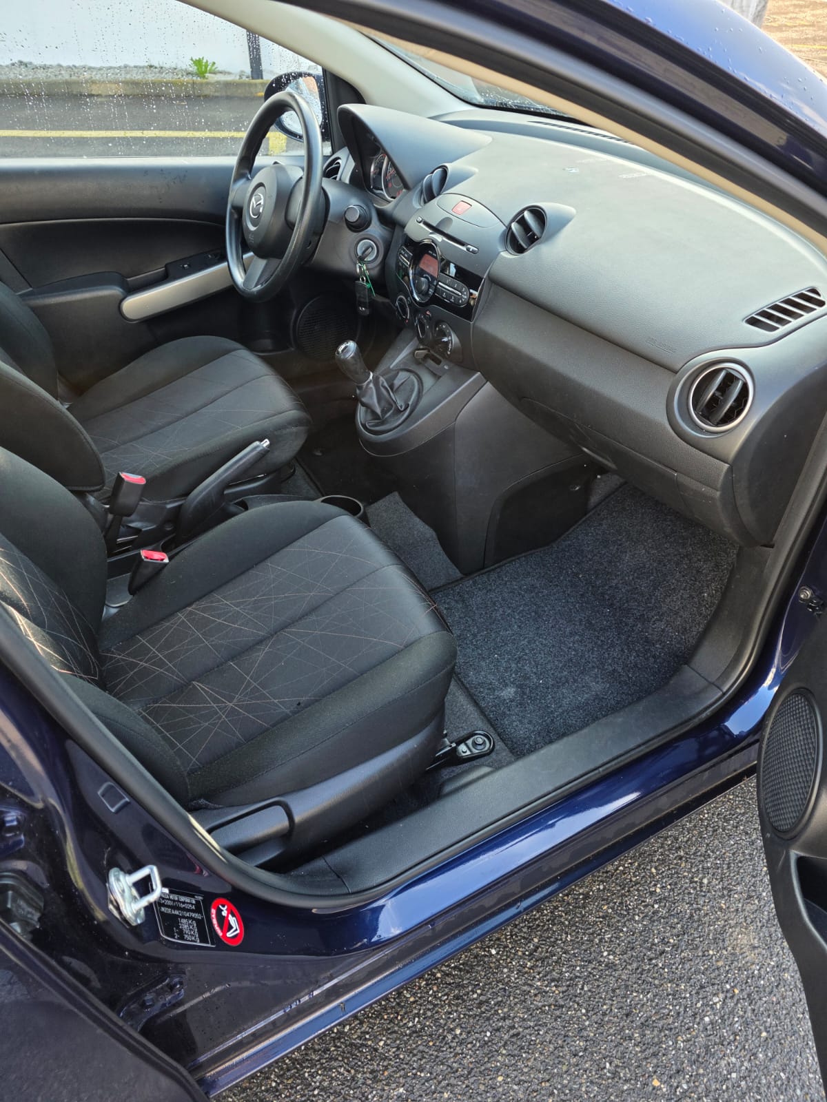 MAZDA 2 1.3i 16V Confort-image-9