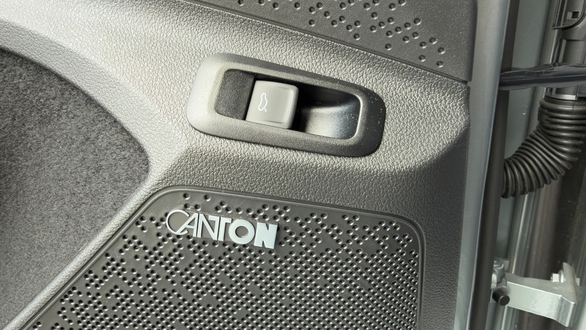 SKODA Enyaq 85x SportLine-image-8