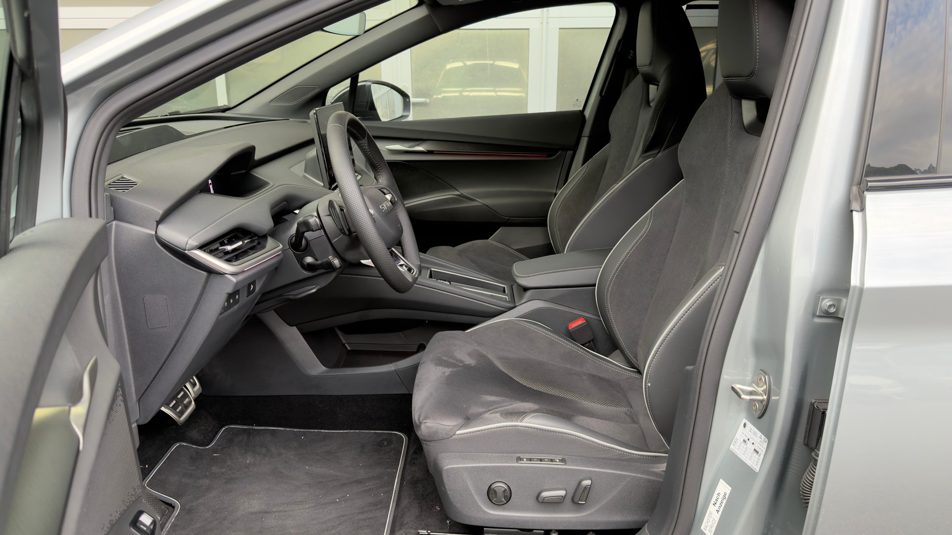 SKODA Enyaq 85x SportLine-image-11