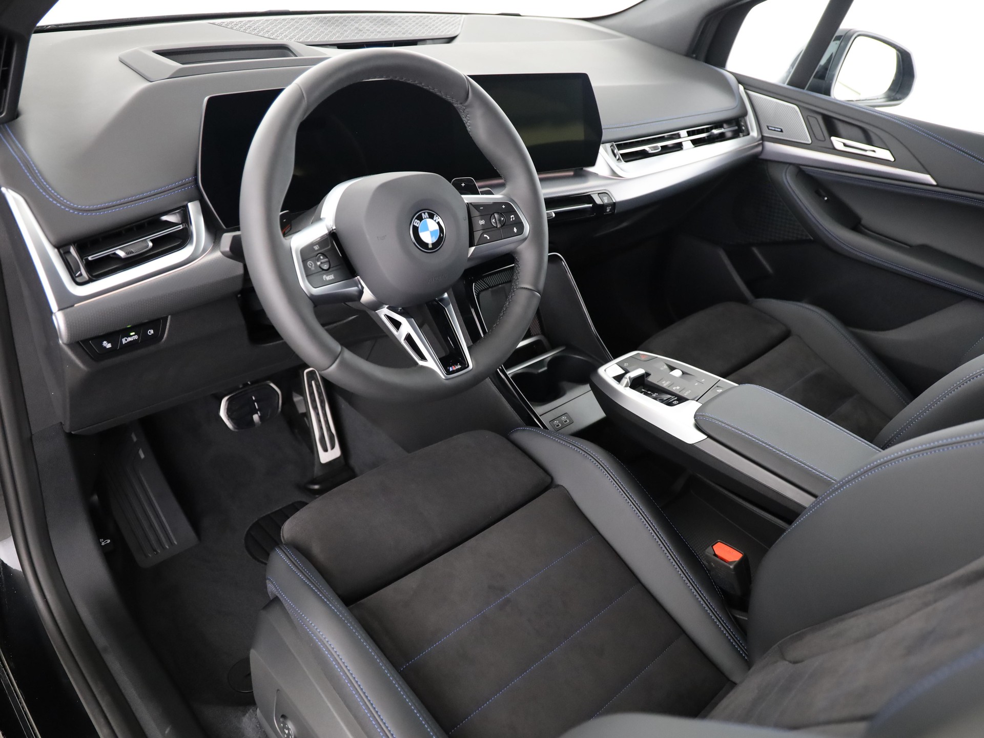 BMW 223d xDrive Active Tourer-image-12