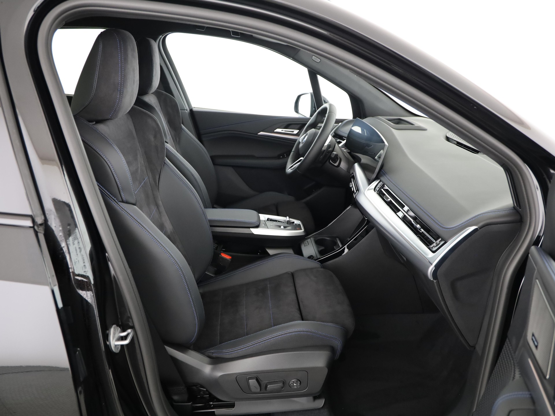 BMW 223d xDrive Active Tourer-image-14