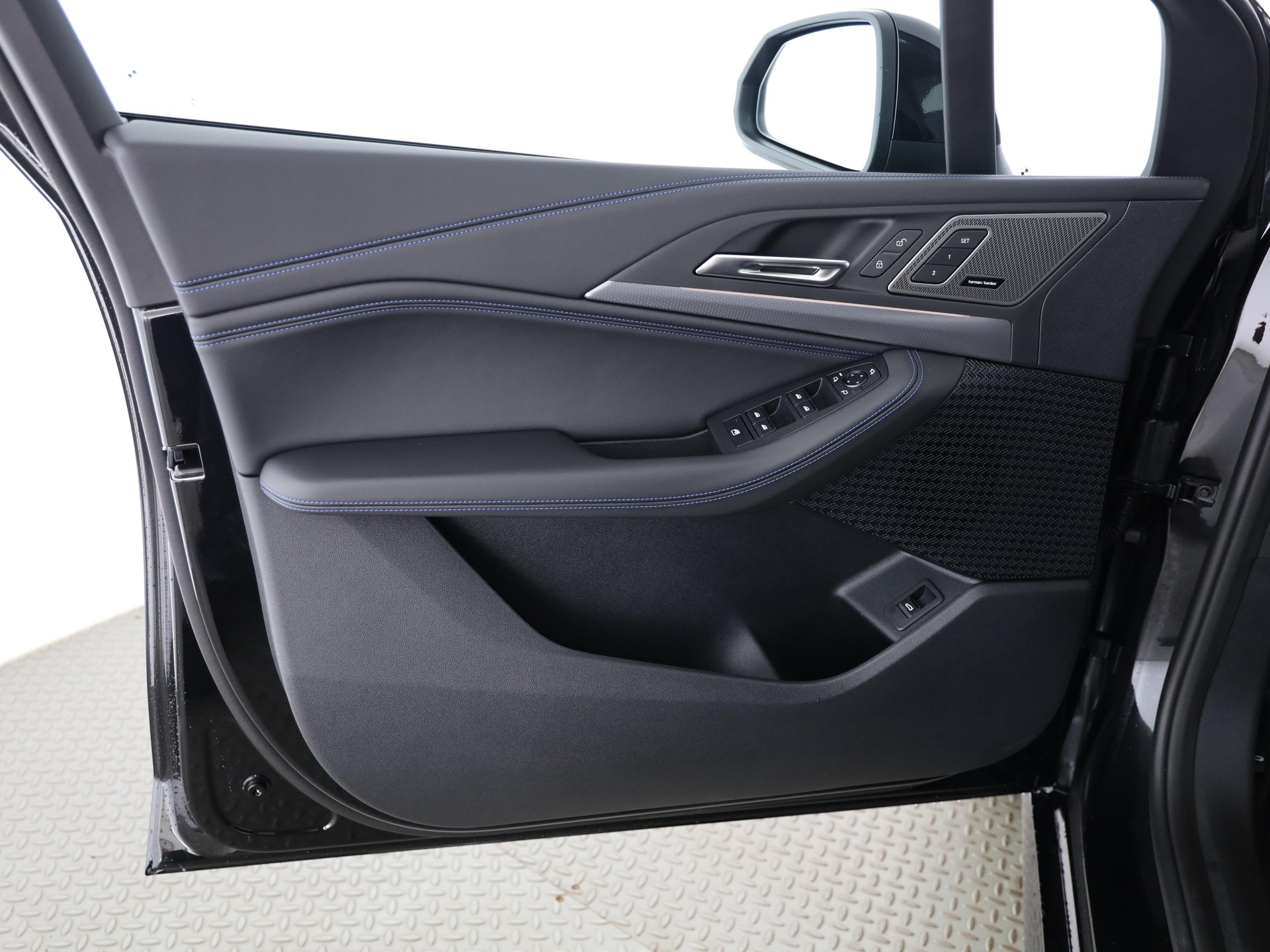 BMW 223d xDrive Active Tourer-image-9