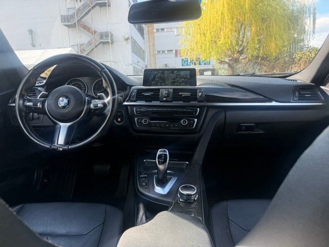 BMW 320d xDrive Touring Modern Line Steptronic-image-9