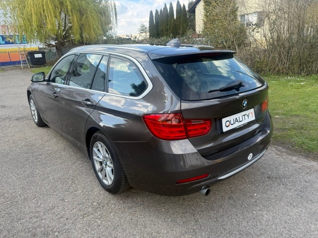 BMW 320d xDrive Touring Modern Line Steptronic-image-4