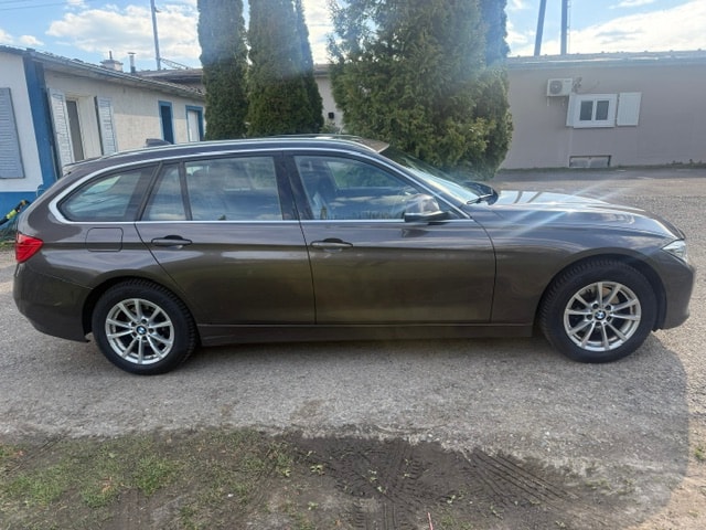 BMW 320d xDrive Touring Modern Line Steptronic-image-6