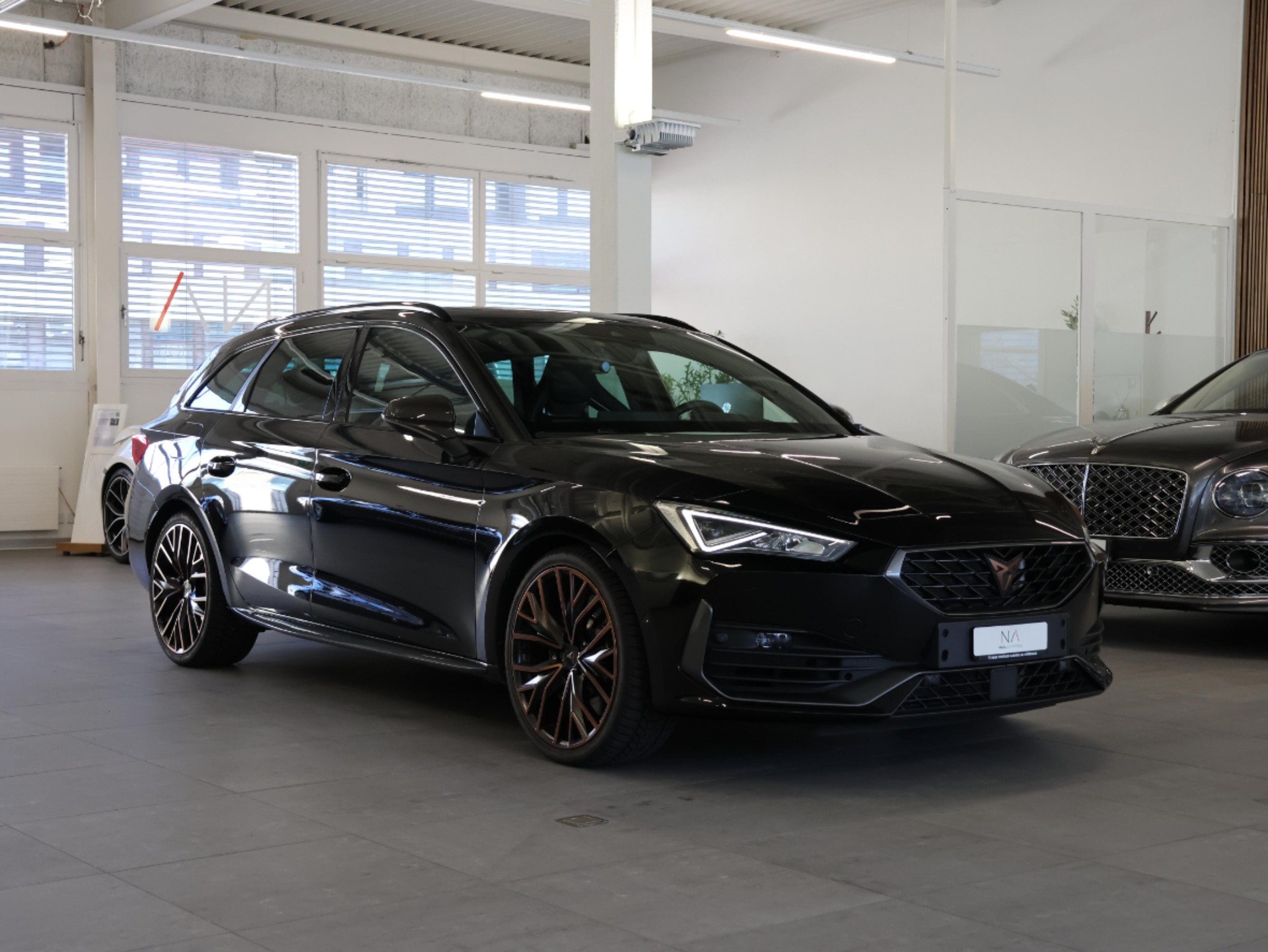 CUPRA LEON ST 2.0 TSI VZ CUP DSG 4Drive*Sportstourer* Performance Abgassanlage* *Anhängerkupplung*-image-1