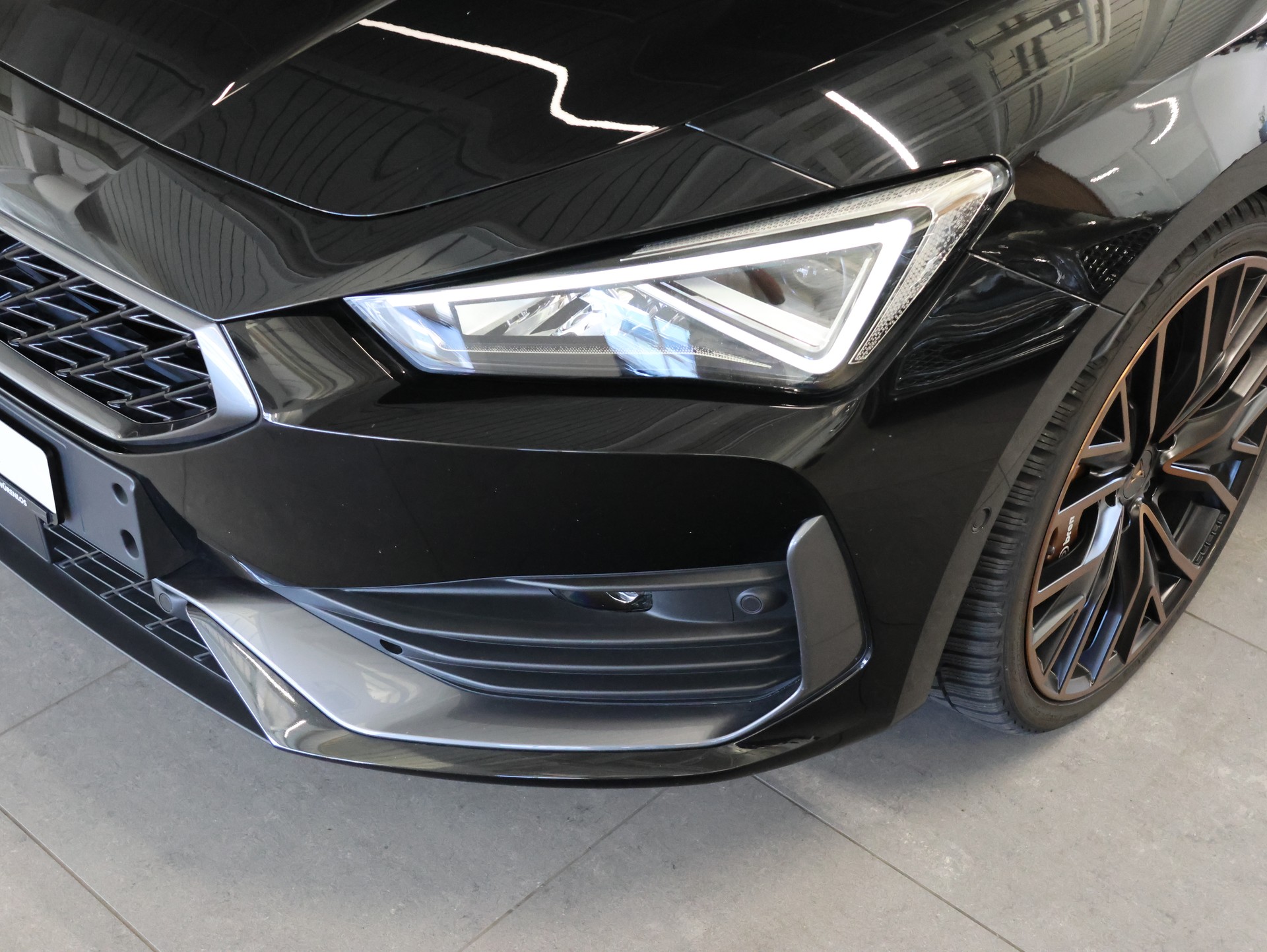 CUPRA LEON ST 2.0 TSI VZ CUP DSG 4Drive*Sportstourer* Performance Abgassanlage* *Anhängerkupplung*-image-9