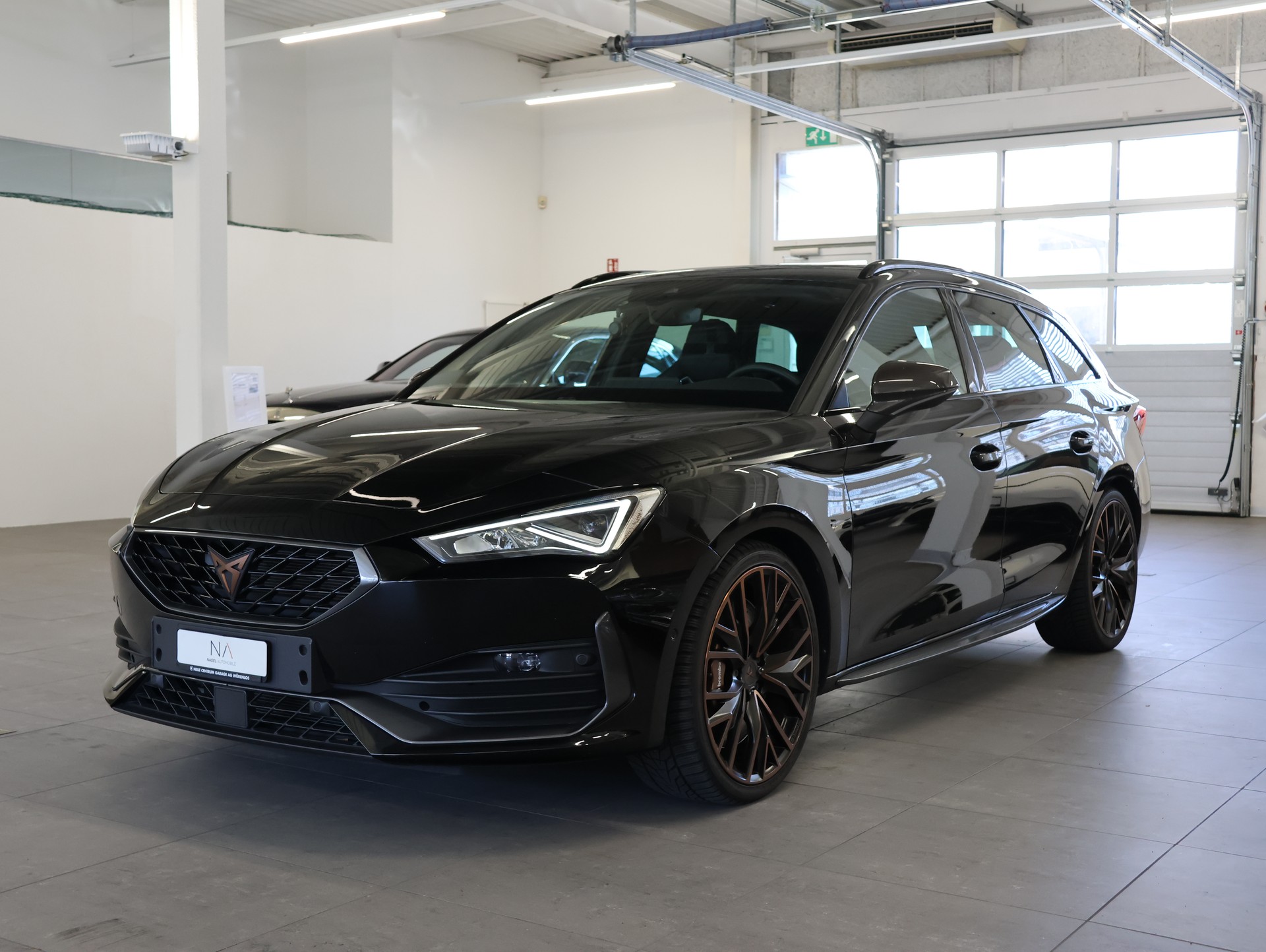 CUPRA LEON ST 2.0 TSI VZ CUP DSG 4Drive*Sportstourer* Performance Abgassanlage* *Anhängerkupplung*-image-3