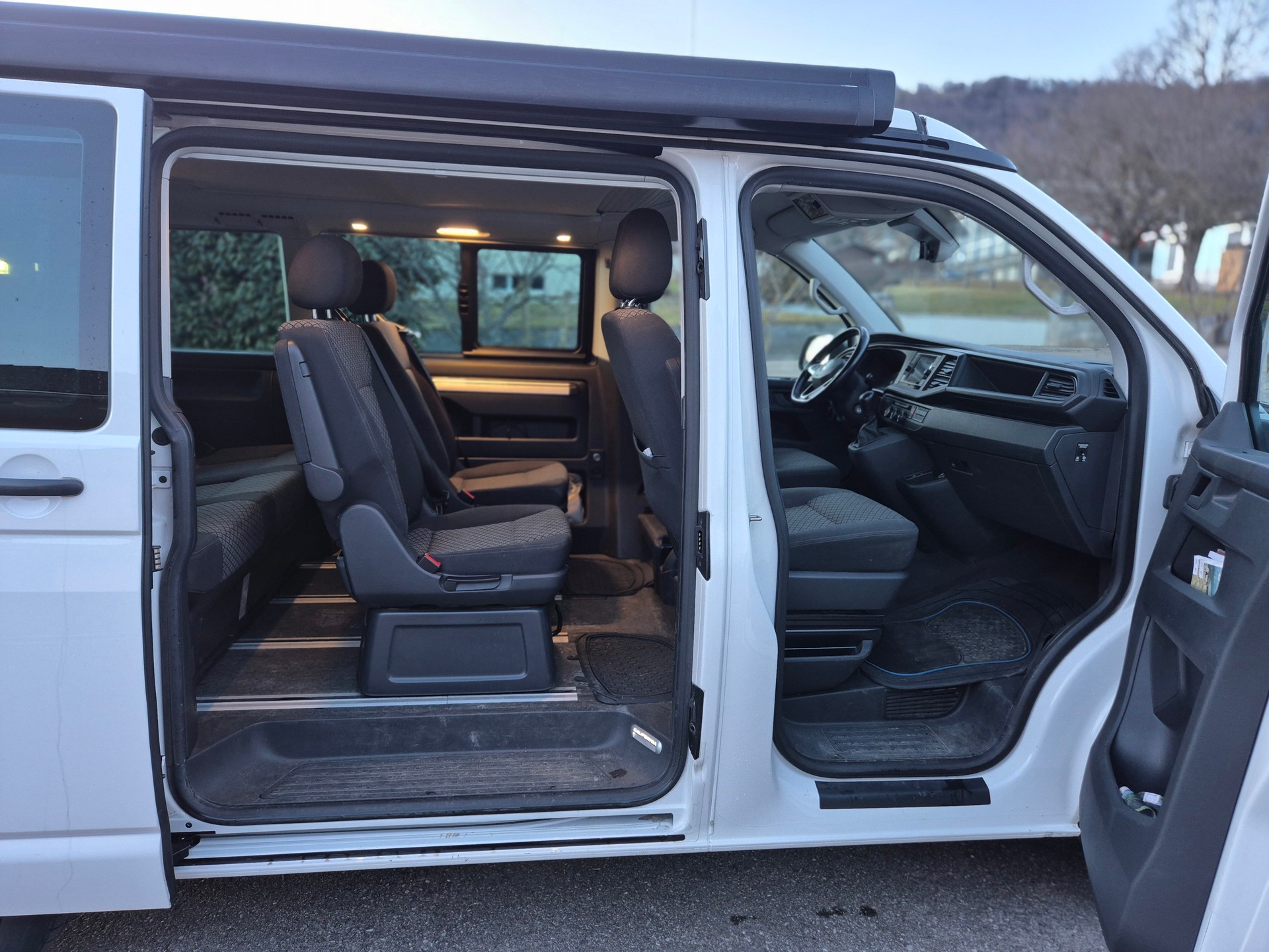 VW T6.1 California 2.0 TDI Beach Edition Liberty-image-2