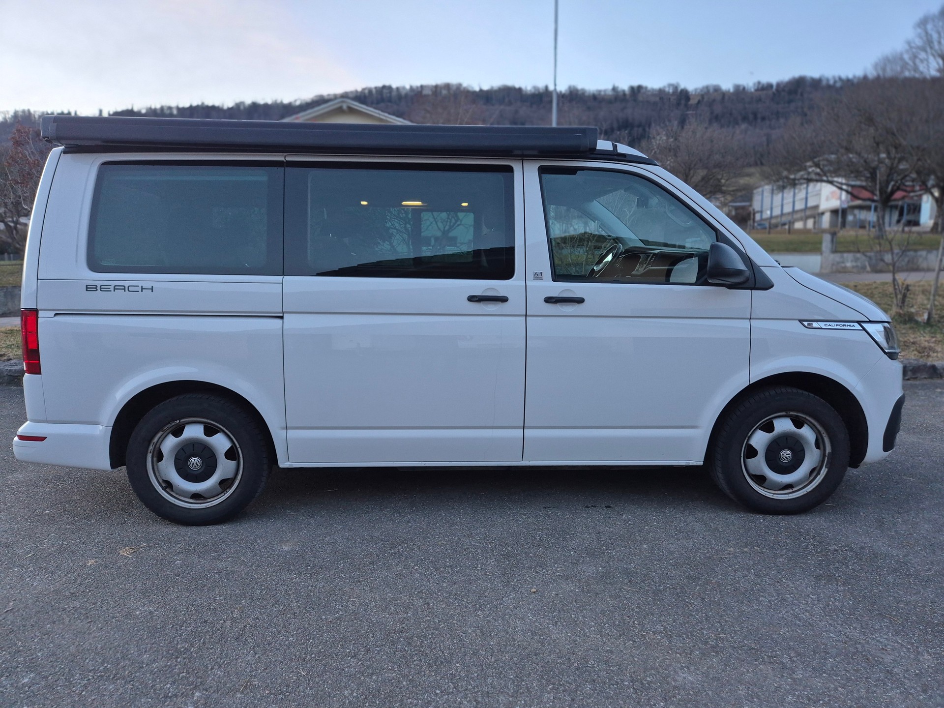 VW T6.1 California 2.0 TDI Beach Edition Liberty-image-0