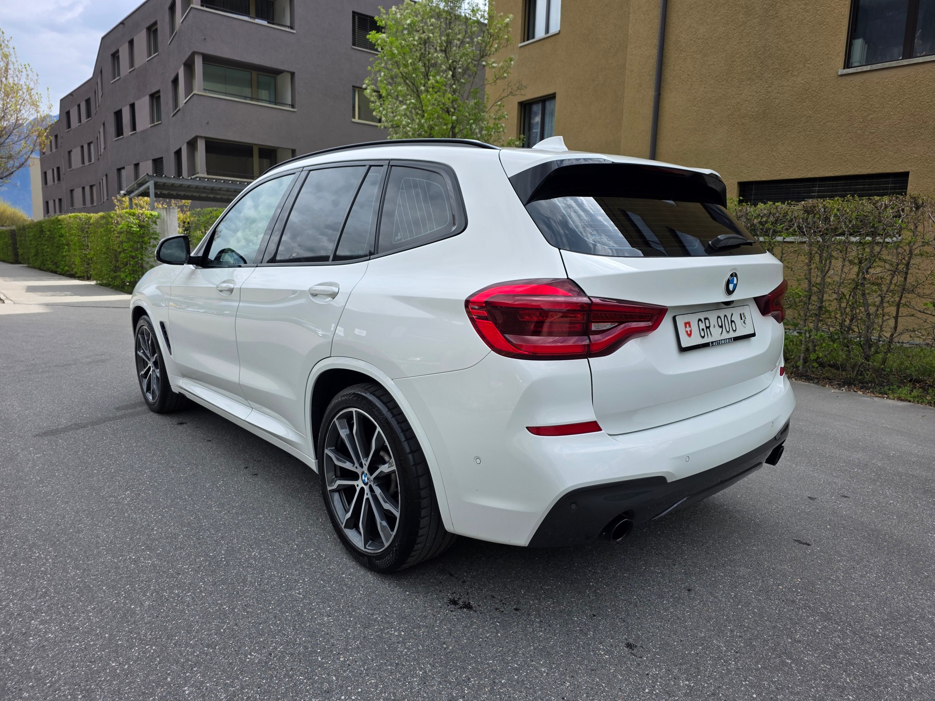 BMW X3 xDrive 30d Individual M Sport Steptronic-image-2