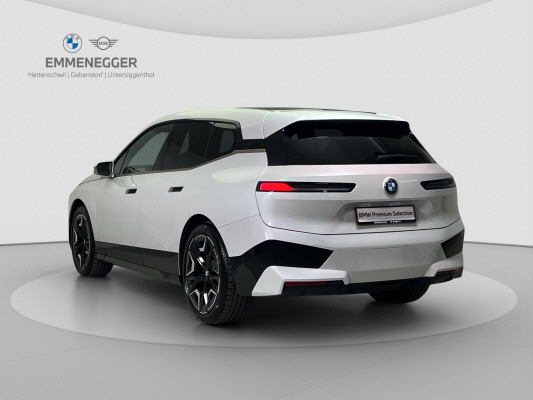 BMW iX xDrive40-image-2
