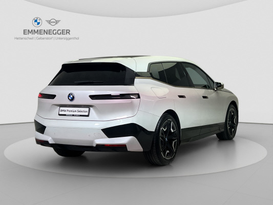 BMW iX xDrive40-image-4