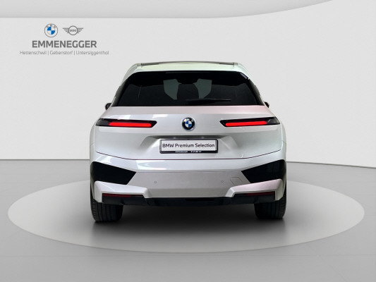 BMW iX xDrive40-image-3