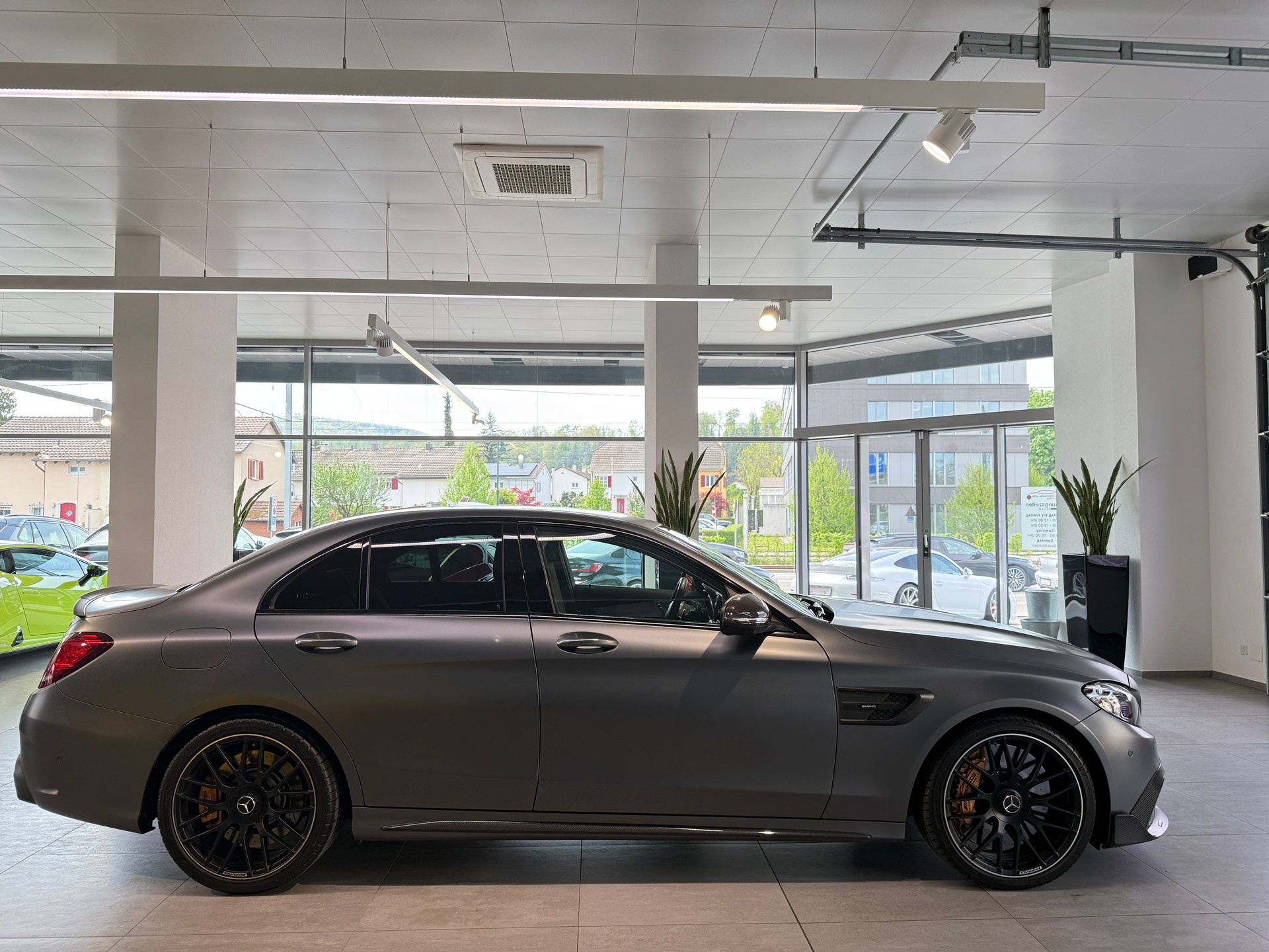 MERCEDES-BENZ C 63 S AMG BRABUS 650 Limited Edition-showroom-element-3