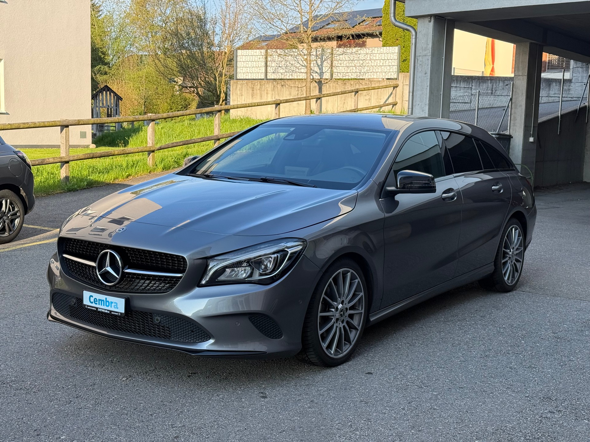 MERCEDES-BENZ CLA Shooting Brake 200 Urban 7G-DCT-image-0