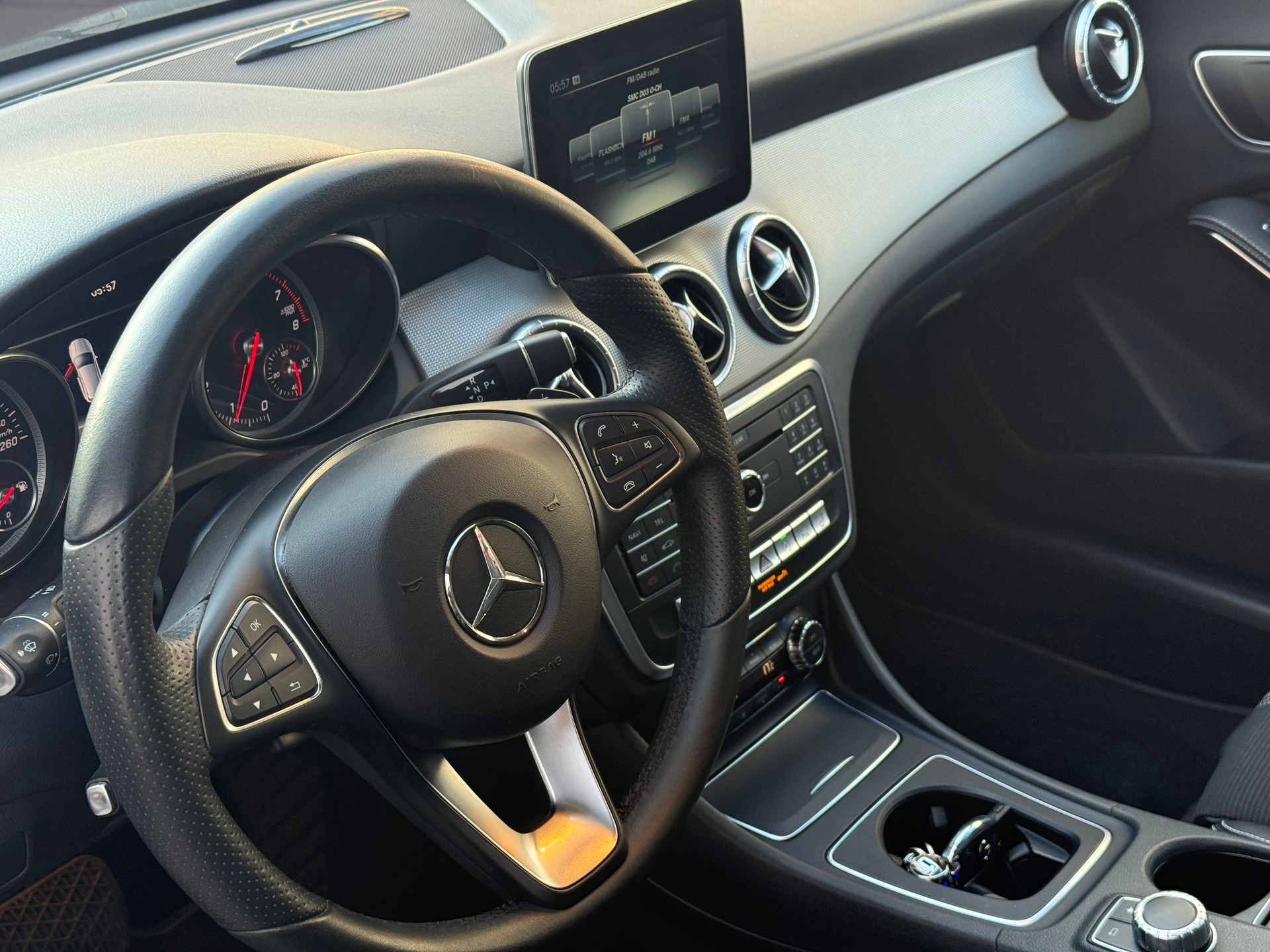 MERCEDES-BENZ CLA Shooting Brake 200 Urban 7G-DCT-image-6