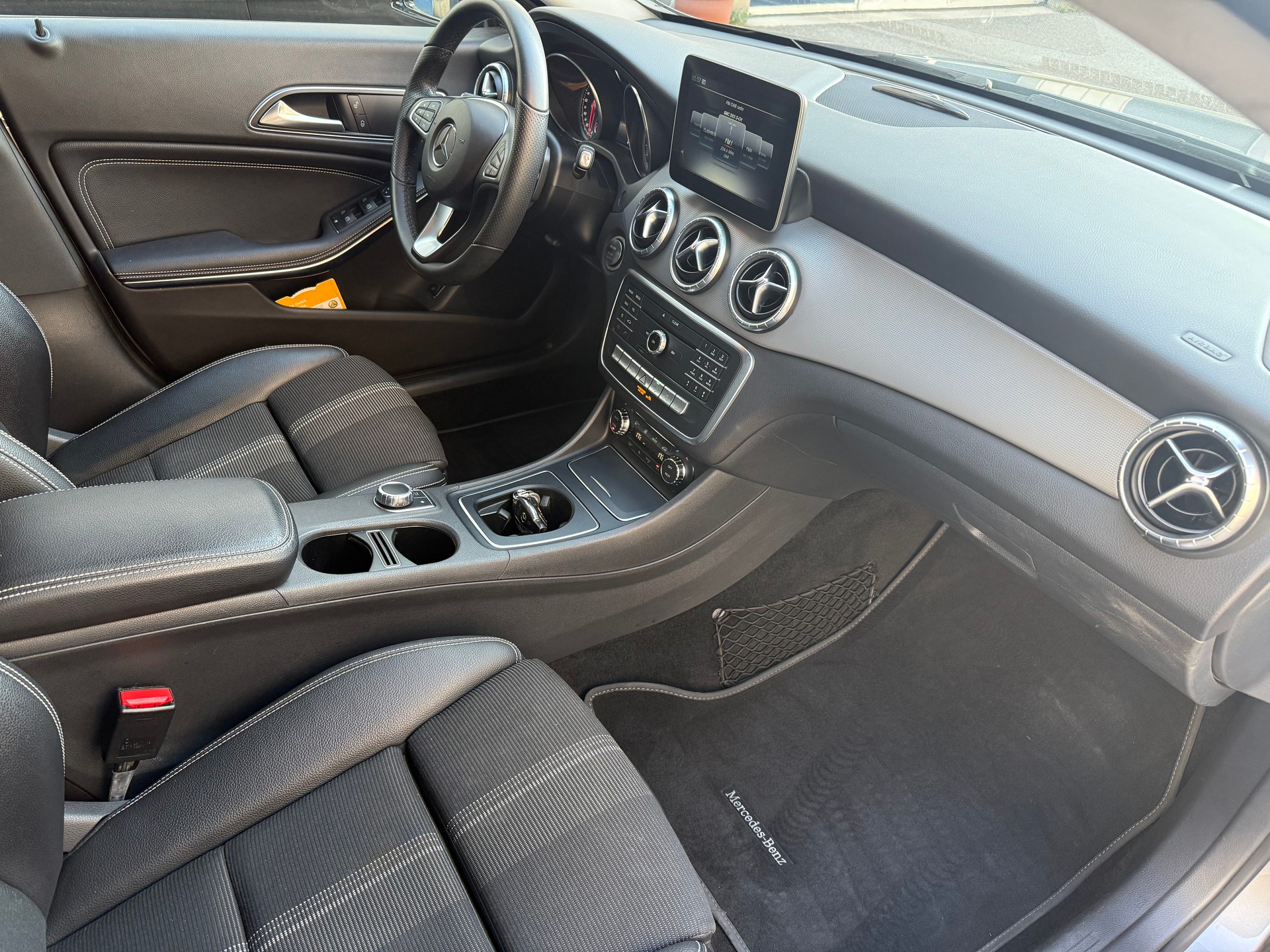 MERCEDES-BENZ CLA Shooting Brake 200 Urban 7G-DCT-image-9
