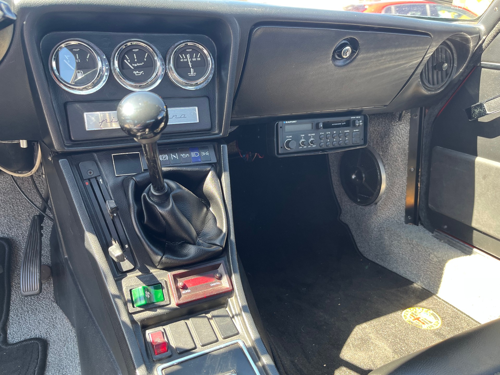 ALFA ROMEO 2000 spider coda tronca. Etat exceptionnel! 1ère main, comme neuve.-image-15