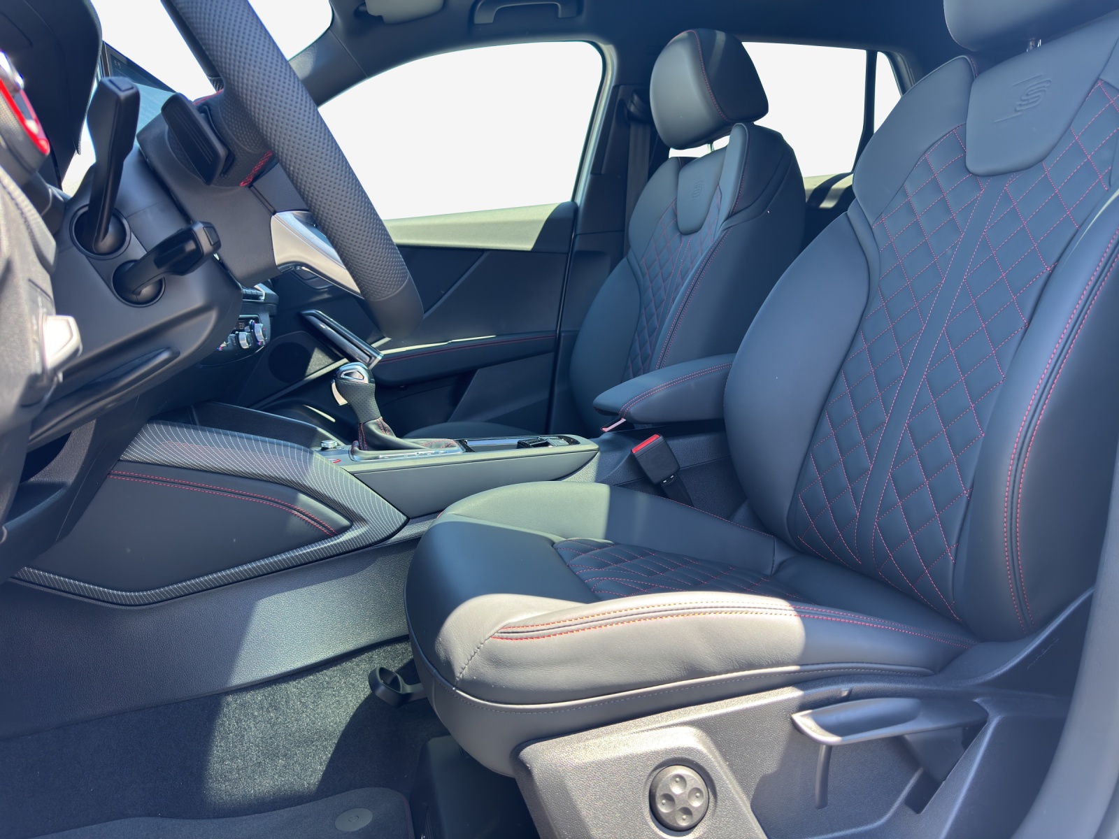 AUDI SQ2 TFSI quattro S-tronic-image-7