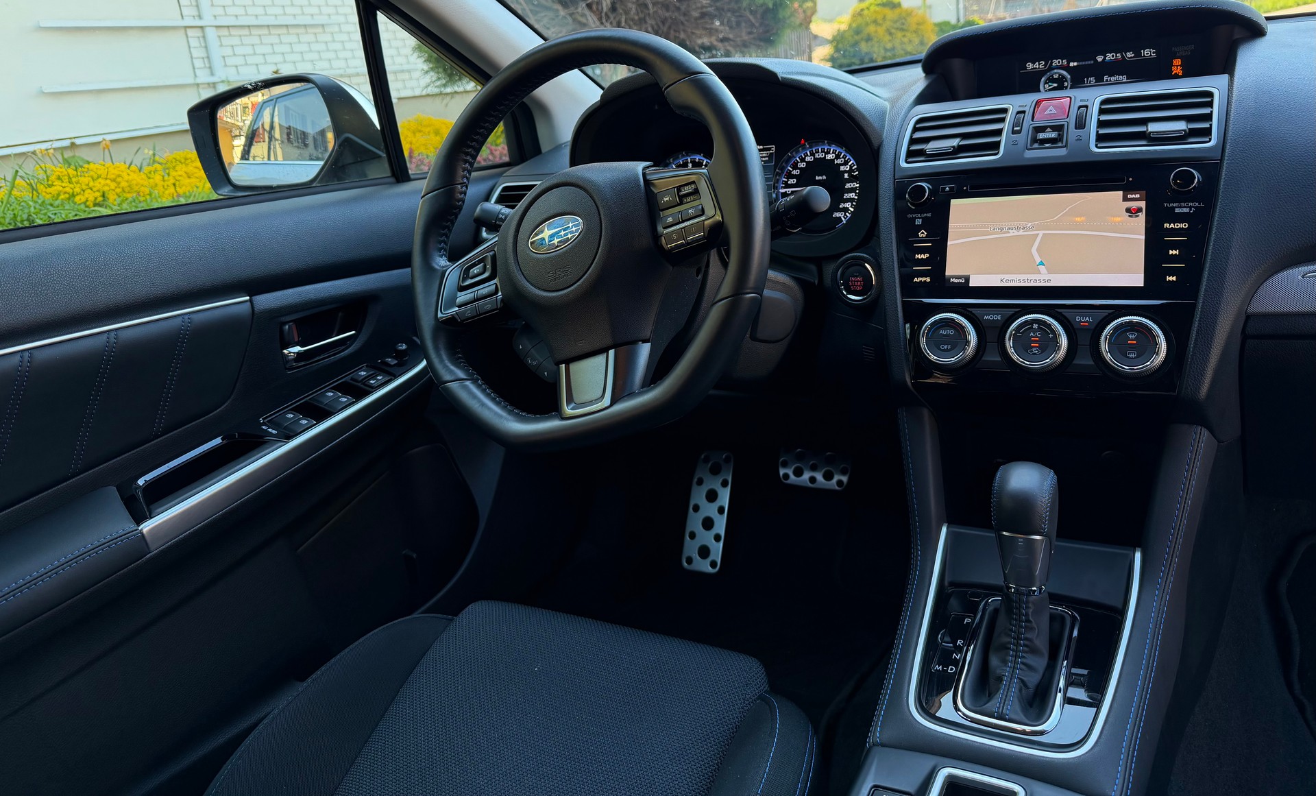 SUBARU Levorg 2.0i Advantage AWD Lineartronic-image-4
