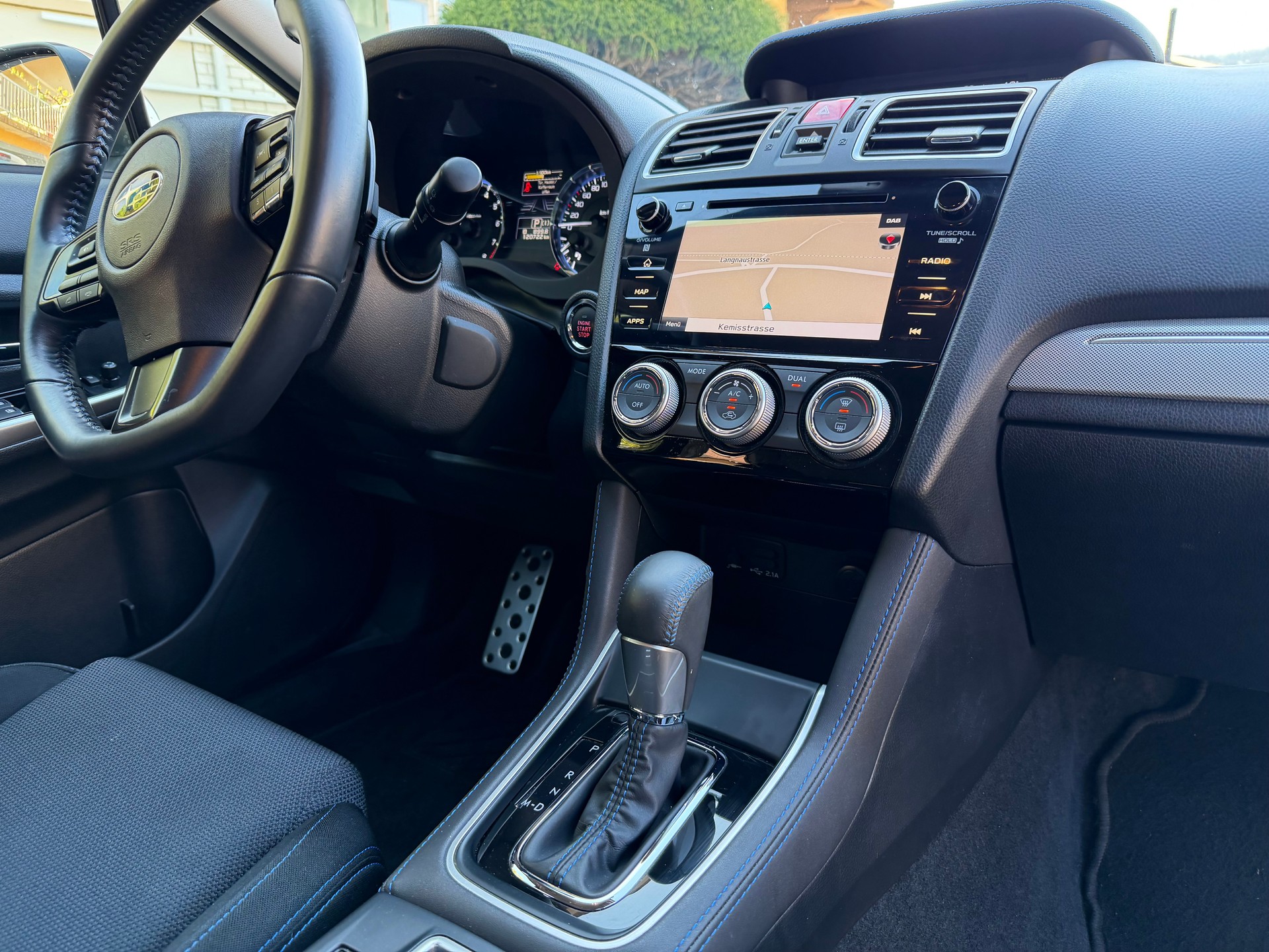SUBARU Levorg 2.0i Advantage AWD Lineartronic-image-6