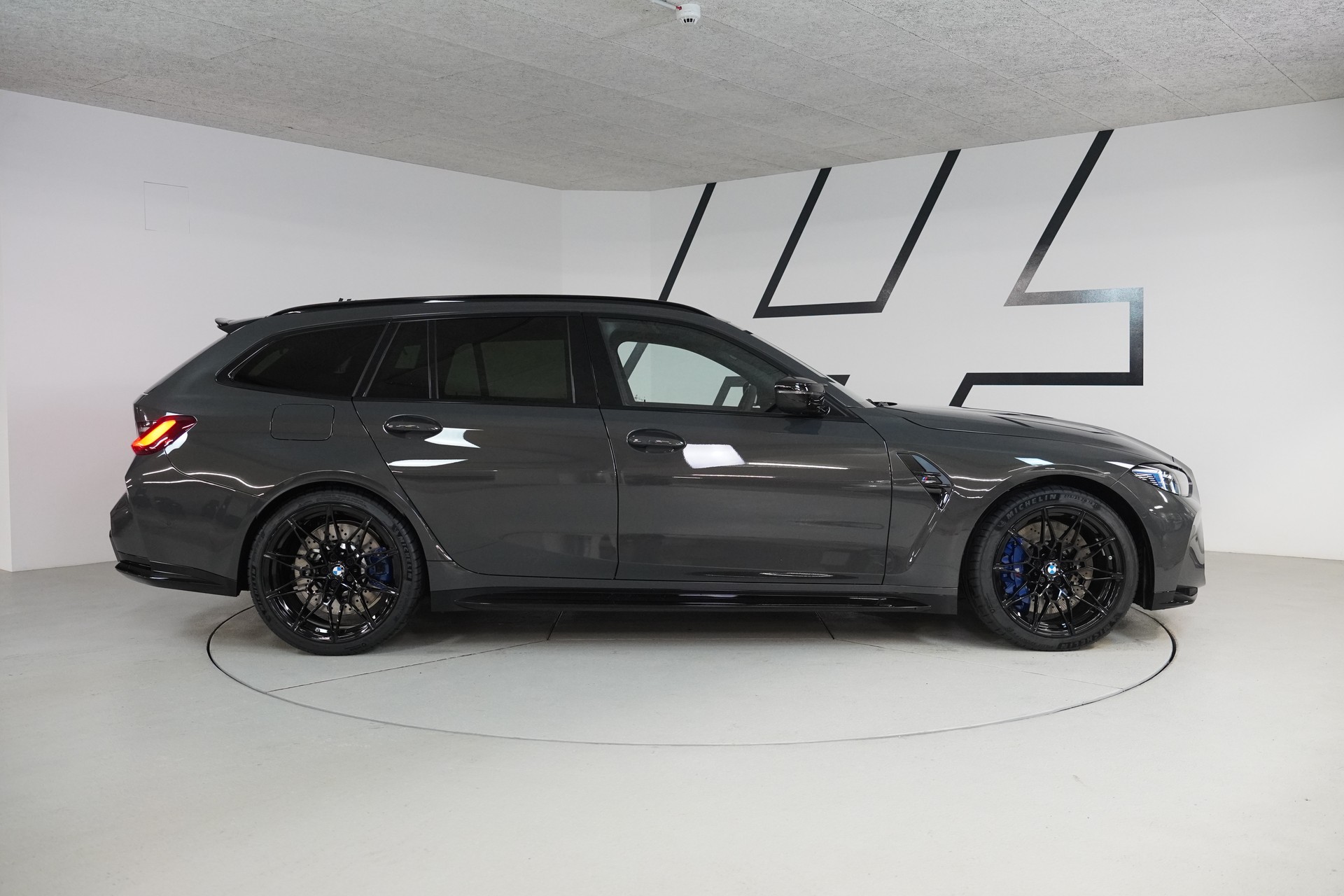 BMW M3 Touring xDrive Competition M-image-7