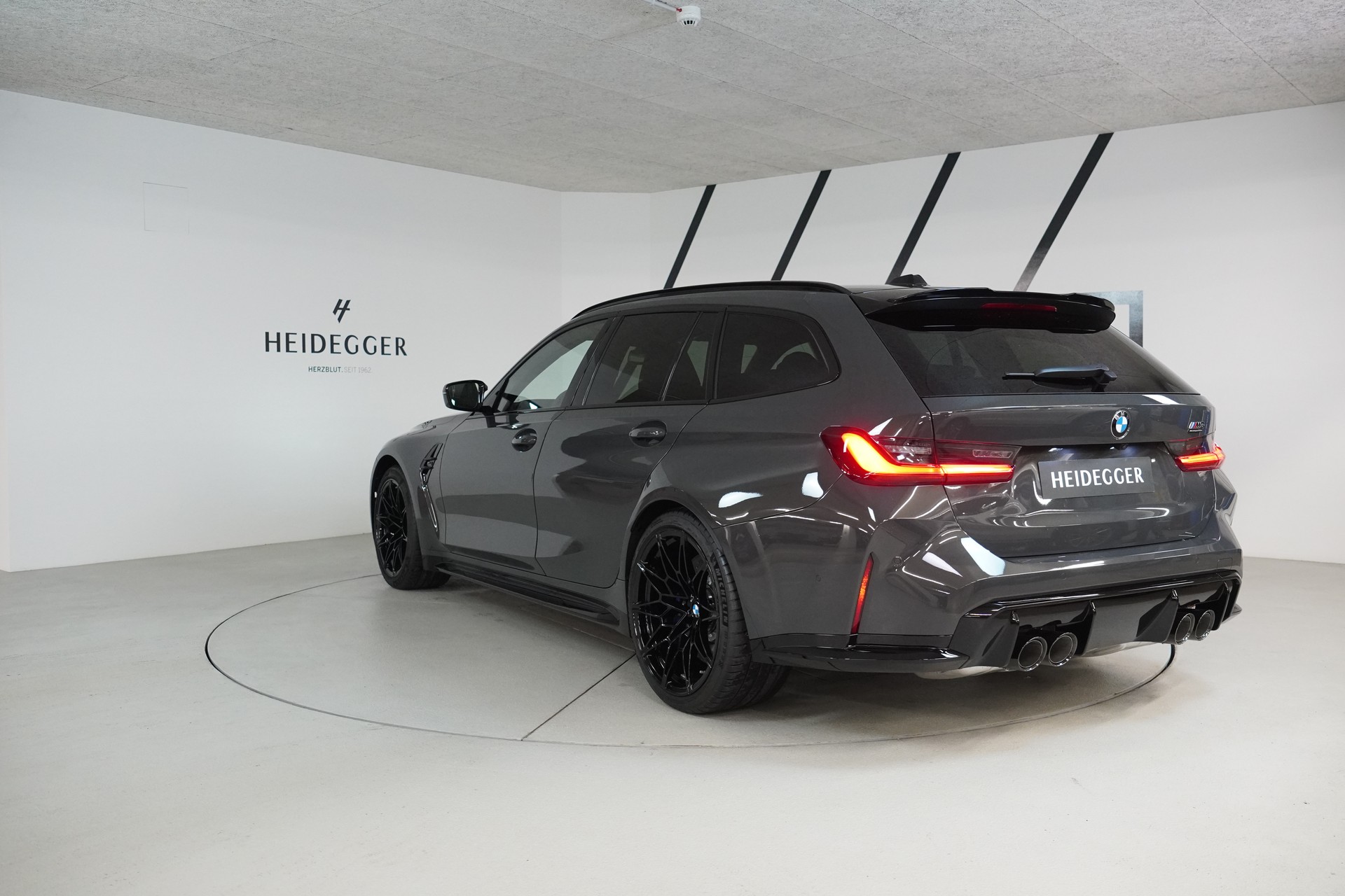 BMW M3 Touring xDrive Competition M-image-4