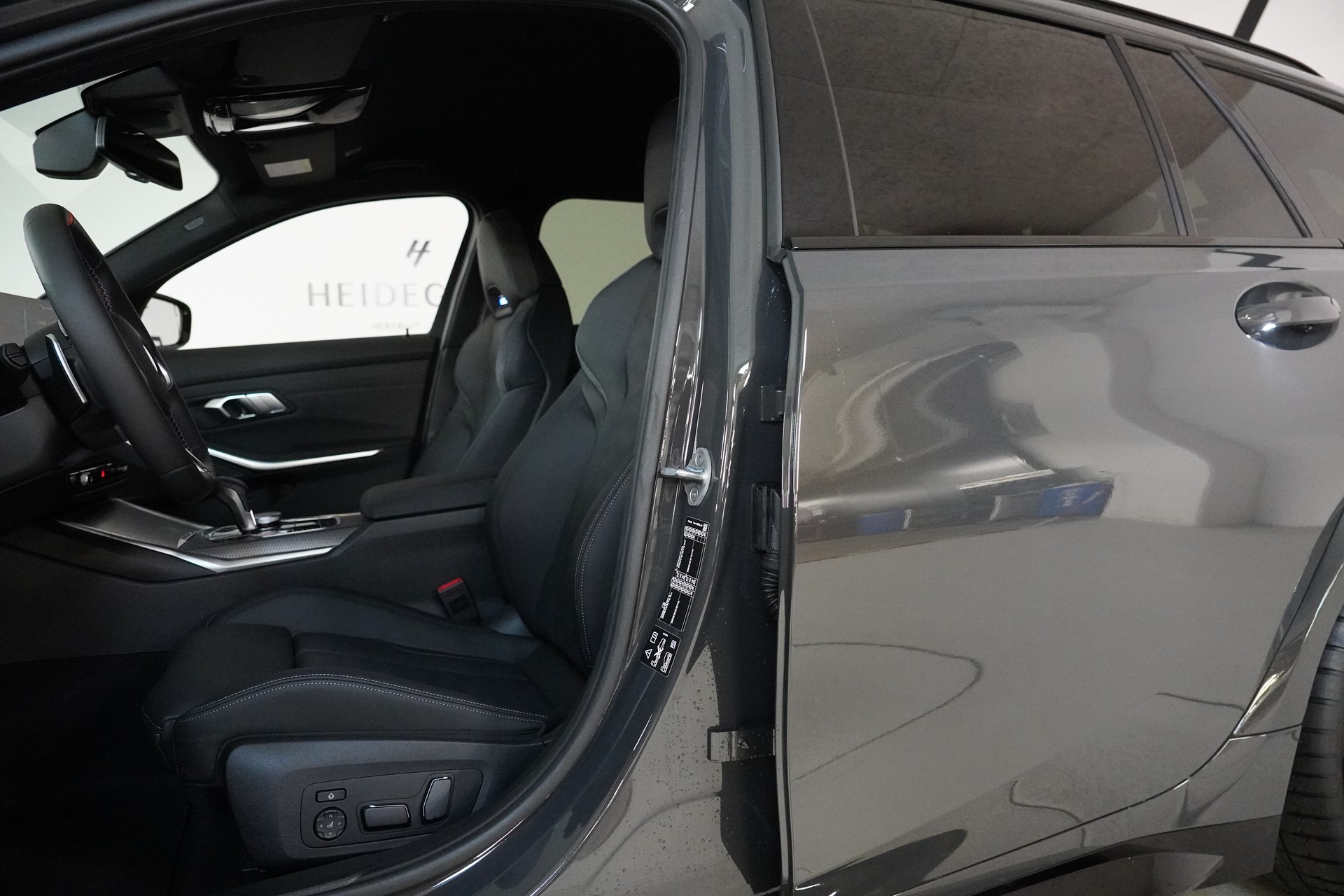 BMW M3 Touring xDrive Competition M-image-10