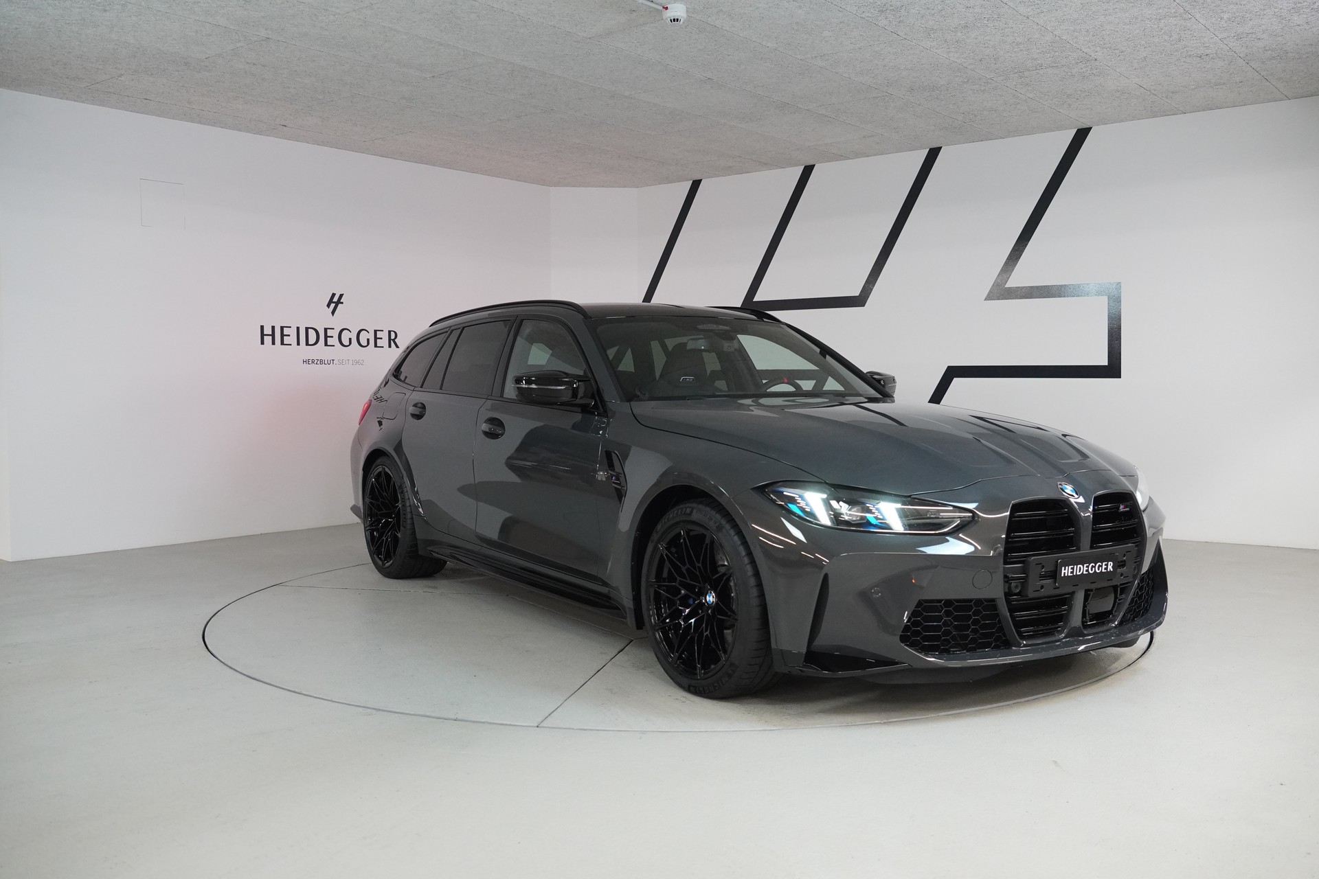 BMW M3 Touring xDrive Competition M-image-2