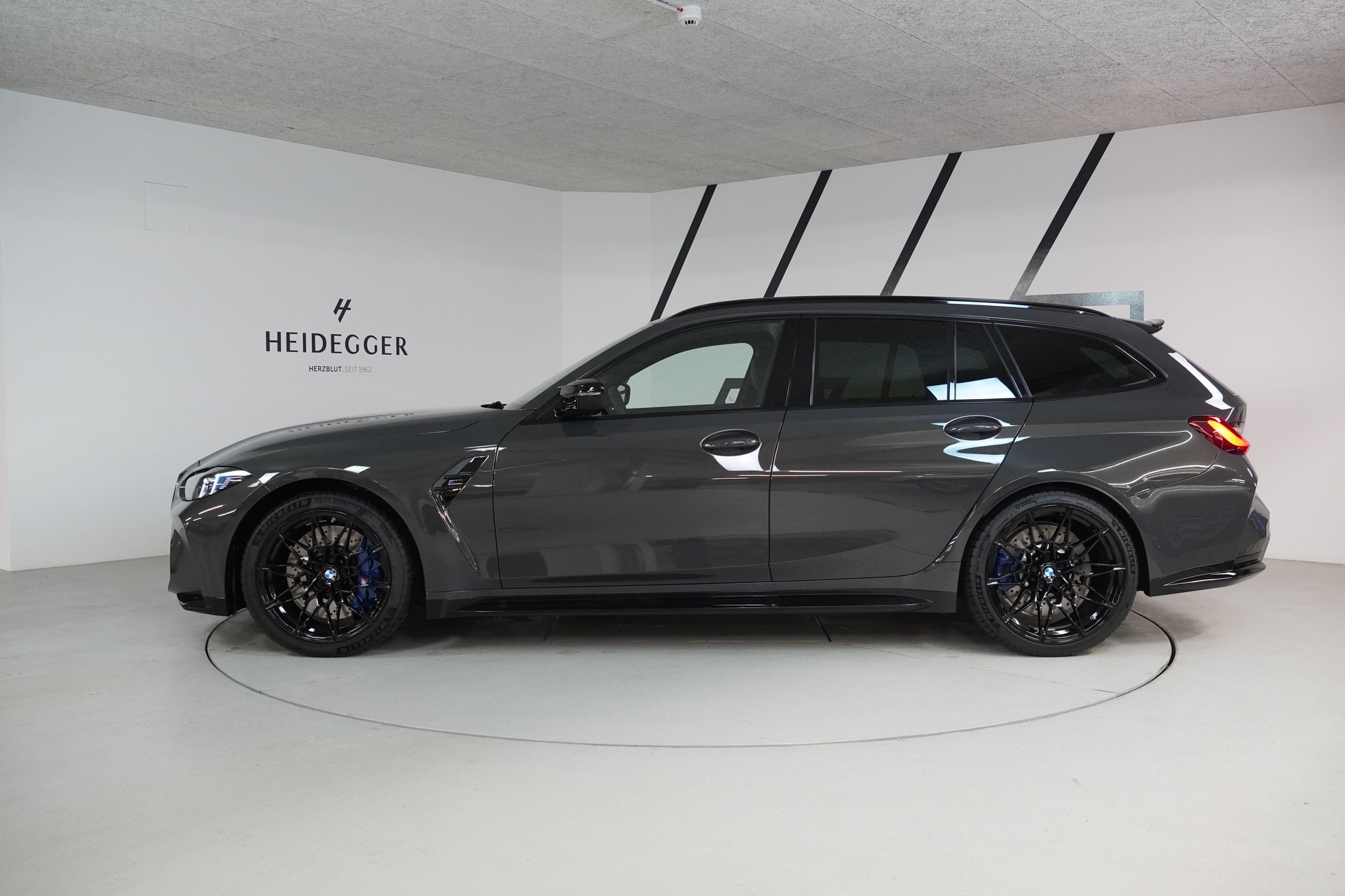 BMW M3 Touring xDrive Competition M-image-3