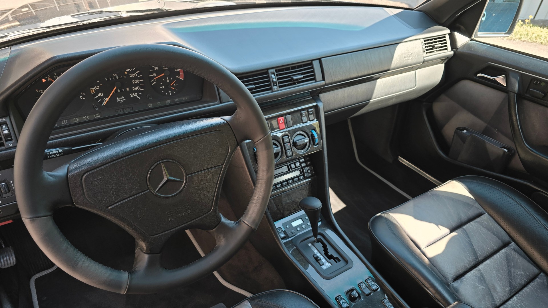 MERCEDES-BENZ E500 Limited W124-image-10