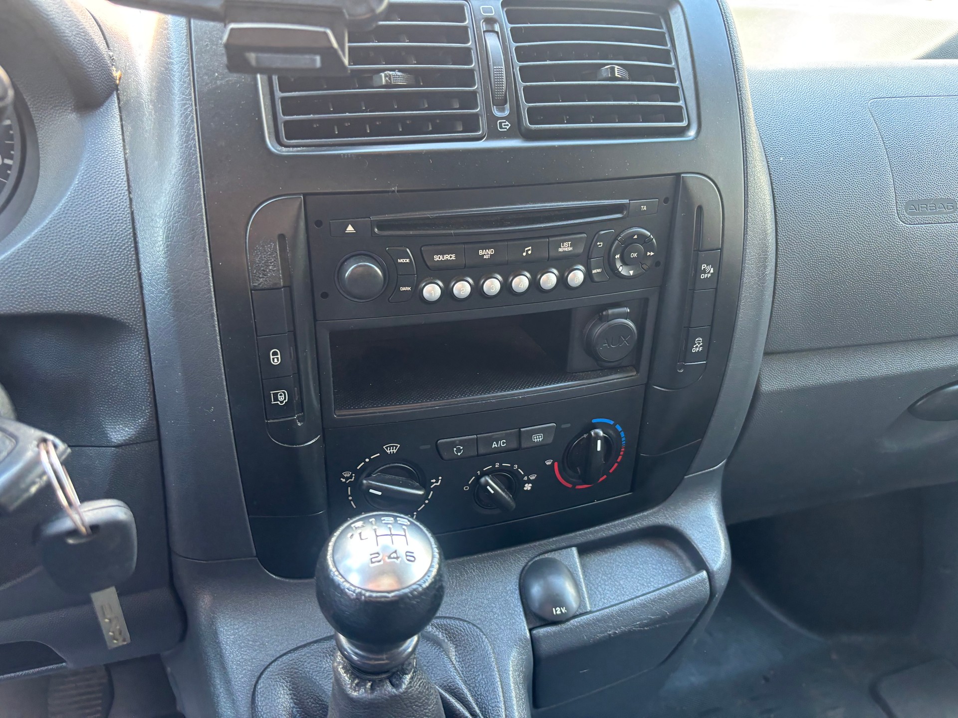 PEUGEOT Expert 2.0 HDi 229 L2H1-image-3