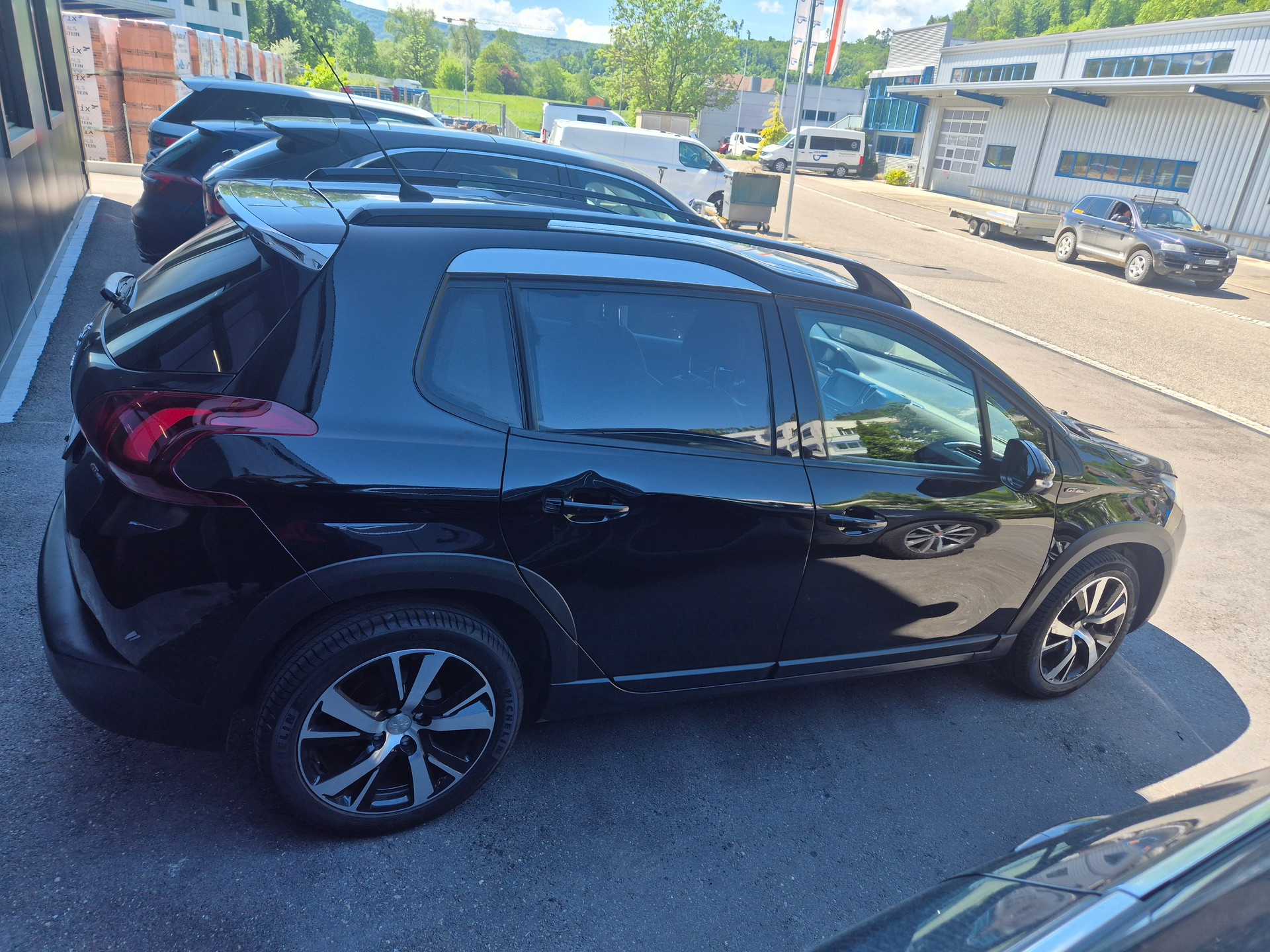 PEUGEOT 2008 1.2 PureTech GT Line EAT6-image-4